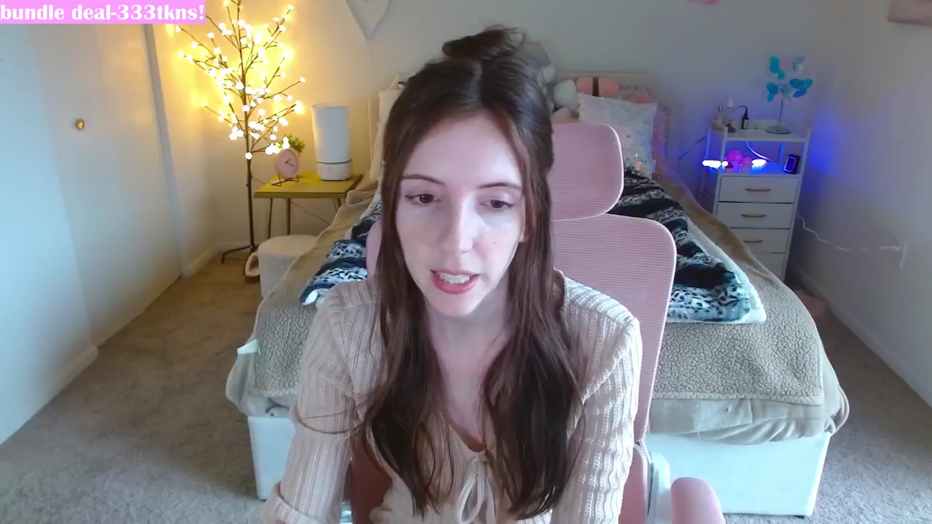 Gallery image thumbnail from MangoMae's myfreecams stream on, 02/16/2024, 19:33 image 11 of 20