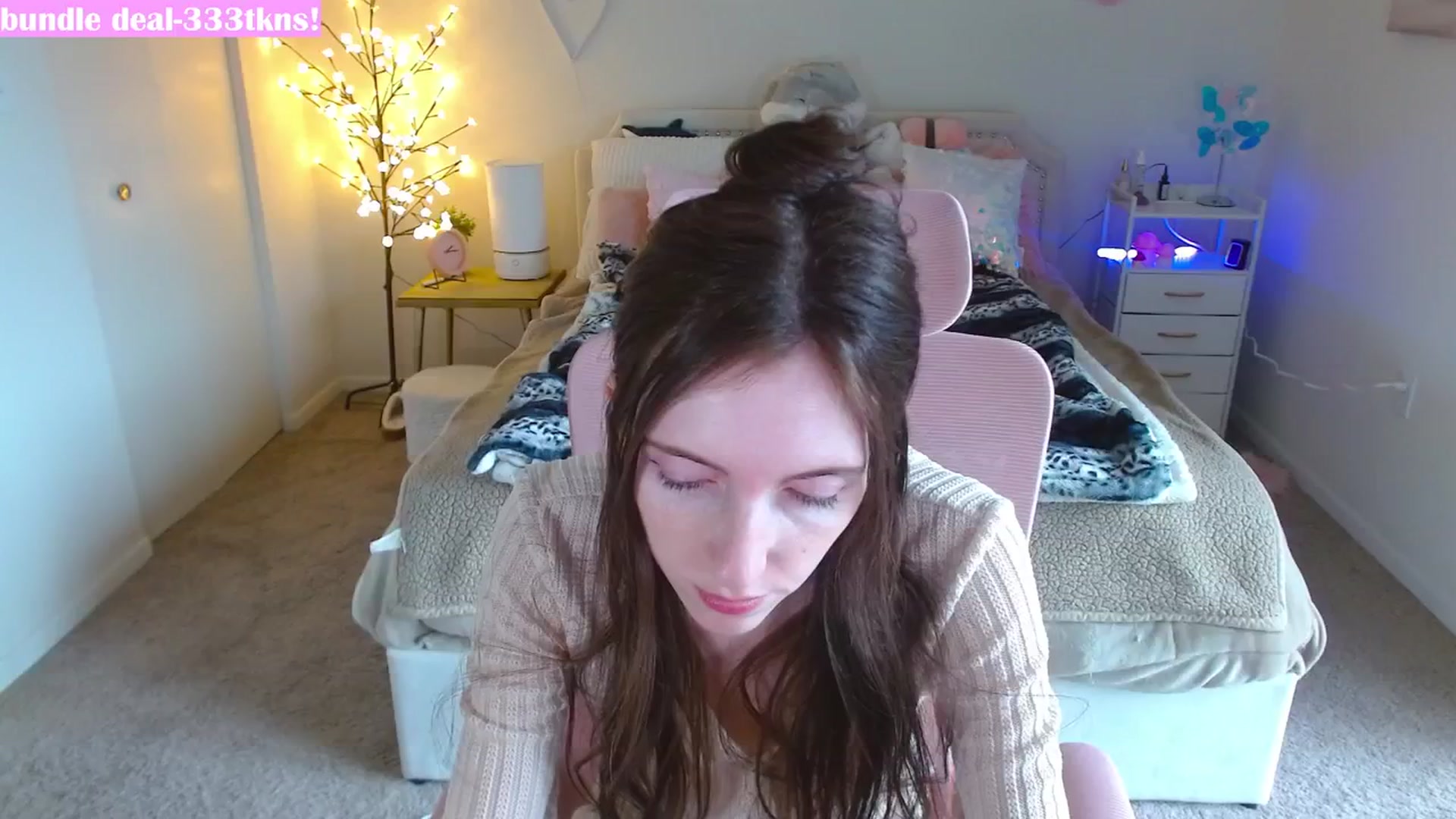 Gallery image thumbnail from MangoMae's myfreecams stream on, 02/16/2024, 19:33 image 6 of 20