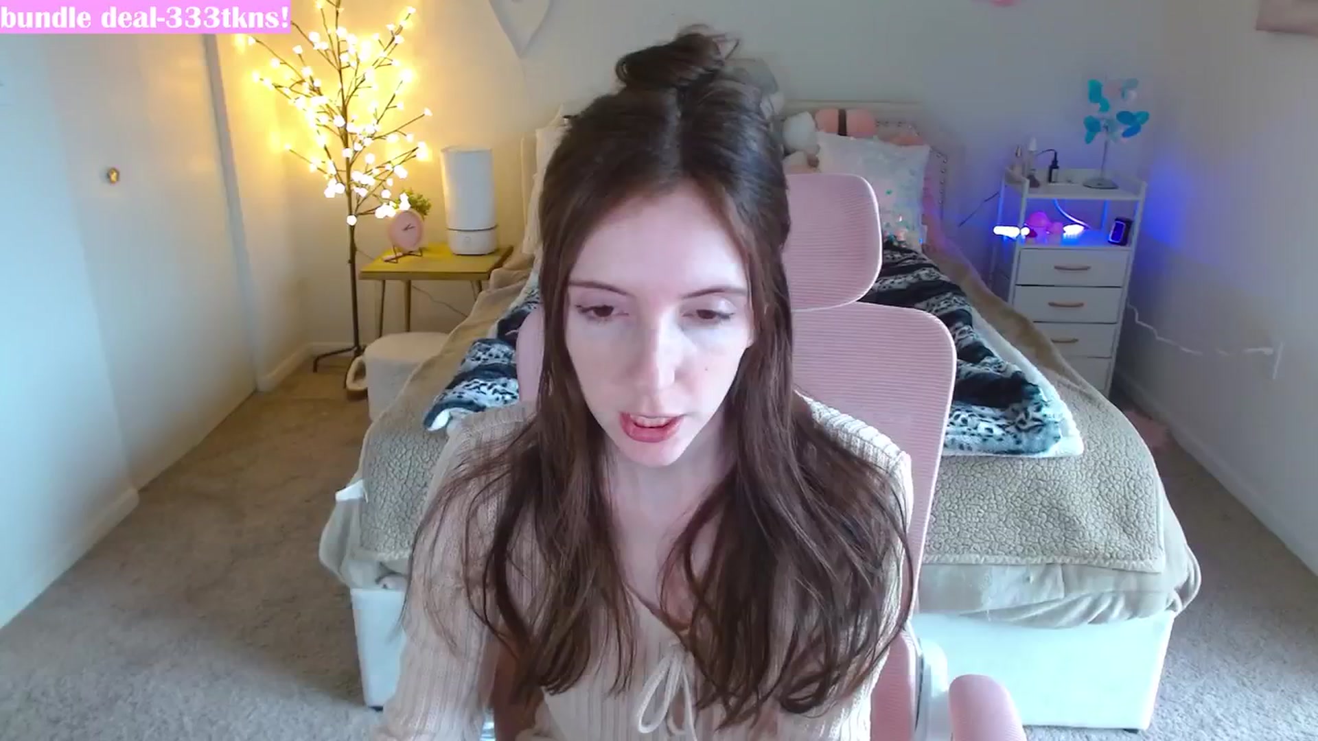 Gallery image thumbnail from MangoMae's myfreecams stream on, 02/16/2024, 19:33 image 5 of 20
