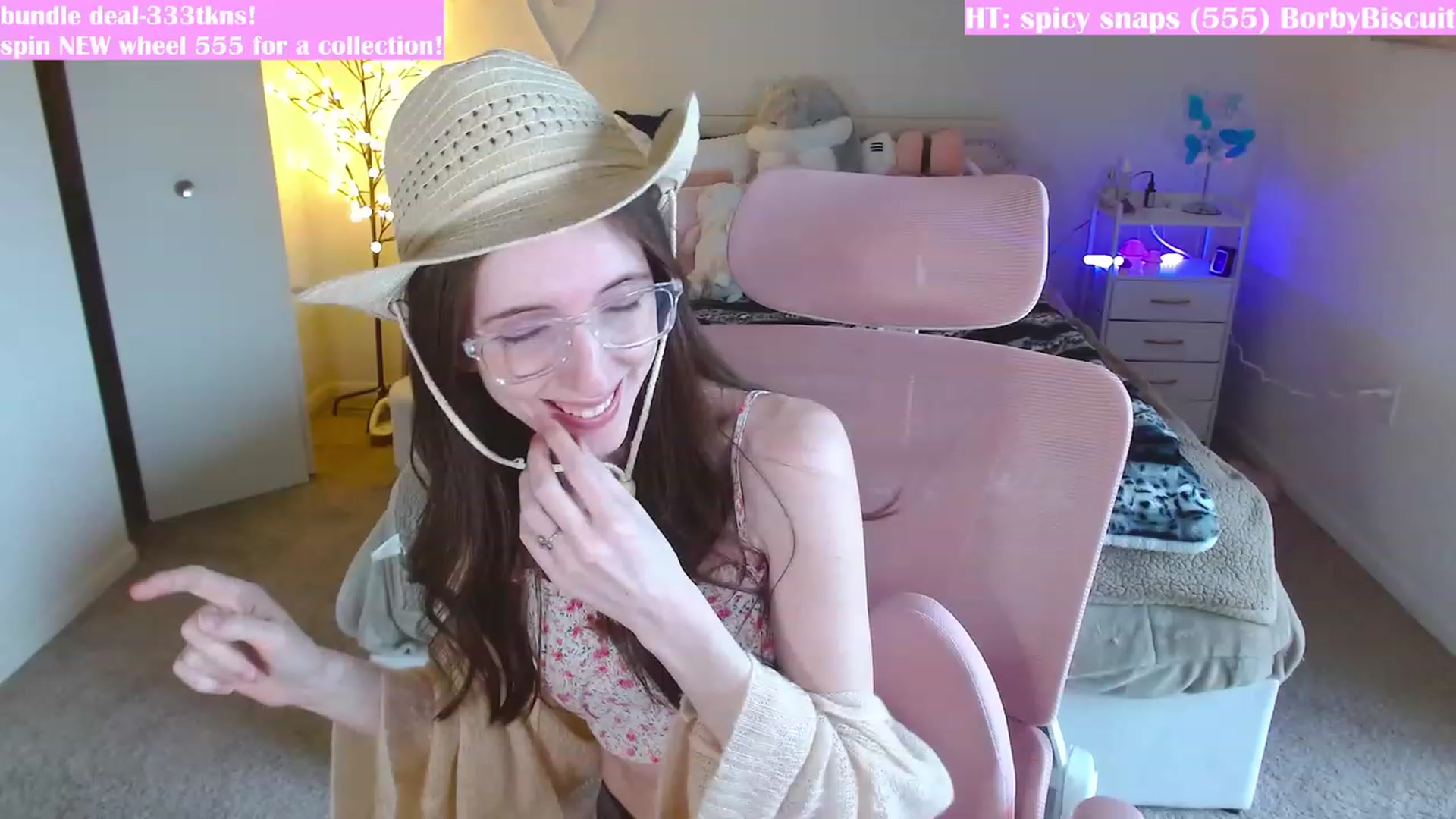 Gallery image thumbnail from MangoMae's myfreecams stream on, 02/21/2024, 22:31 image 12 of 20