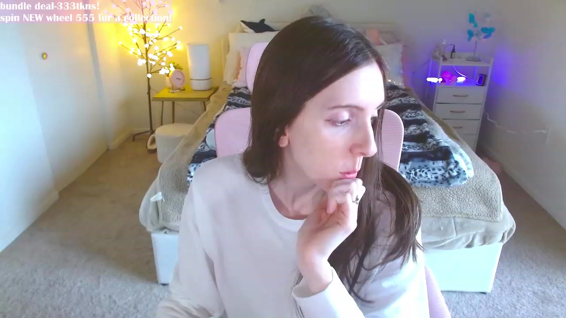 Gallery image thumbnail from MangoMae's myfreecams stream on, 02/22/2024, 21:26 image 6 of 20