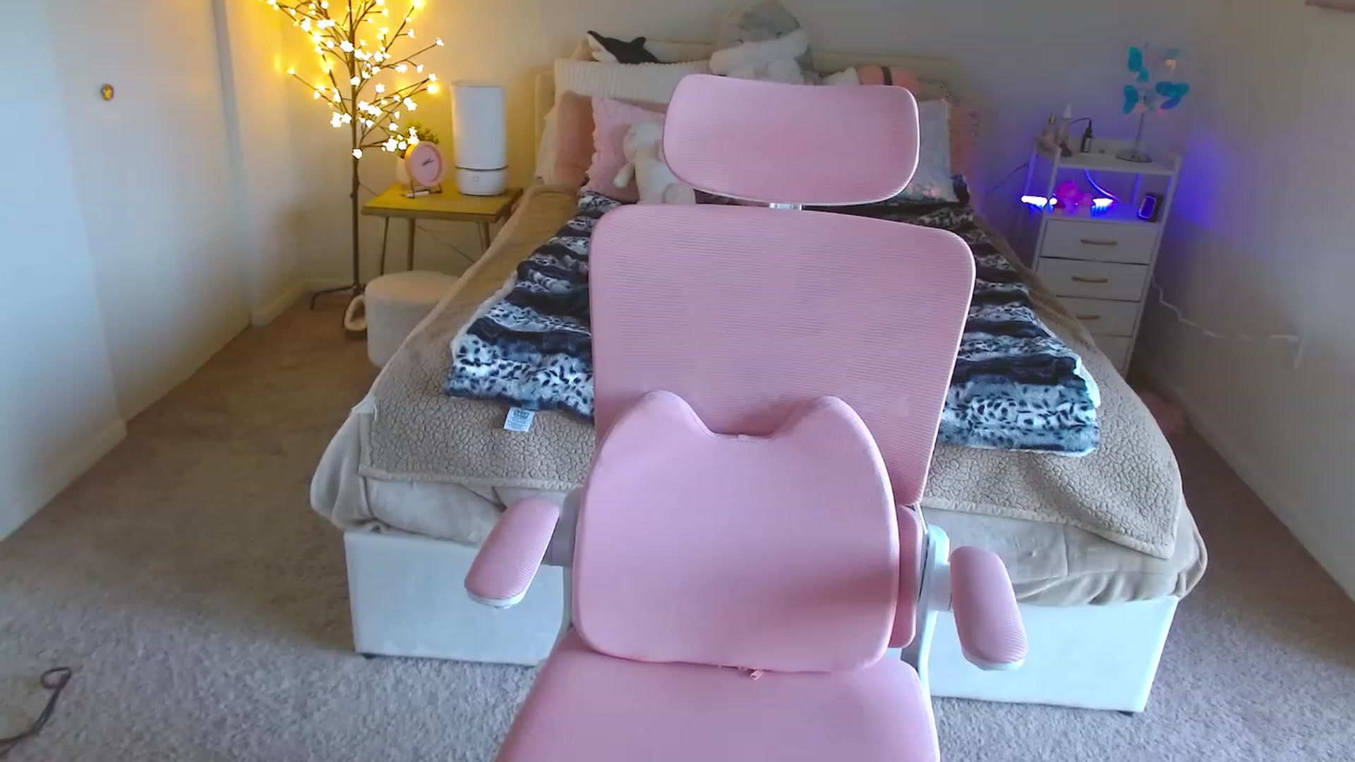 Gallery image thumbnail from MangoMae's myfreecams stream on, 02/23/2024, 20:02 image 6 of 20