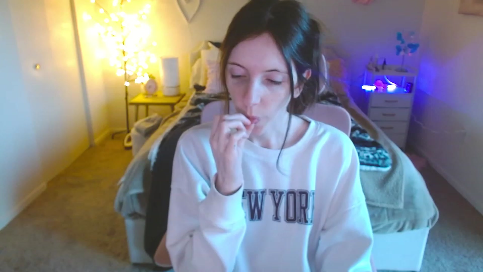 Gallery image thumbnail from MangoMae's myfreecams stream on, 02/24/2024, 12:52 image 11 of 20