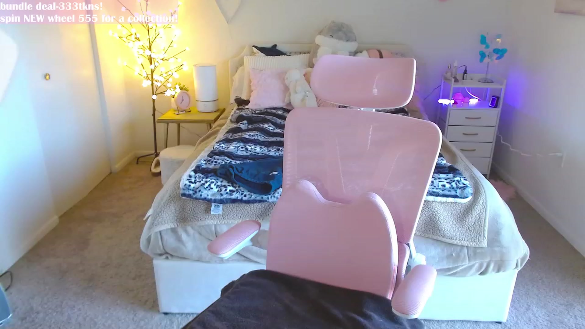 Gallery image thumbnail from MangoMae's myfreecams stream on, 02/24/2024, 17:52 image 17 of 20