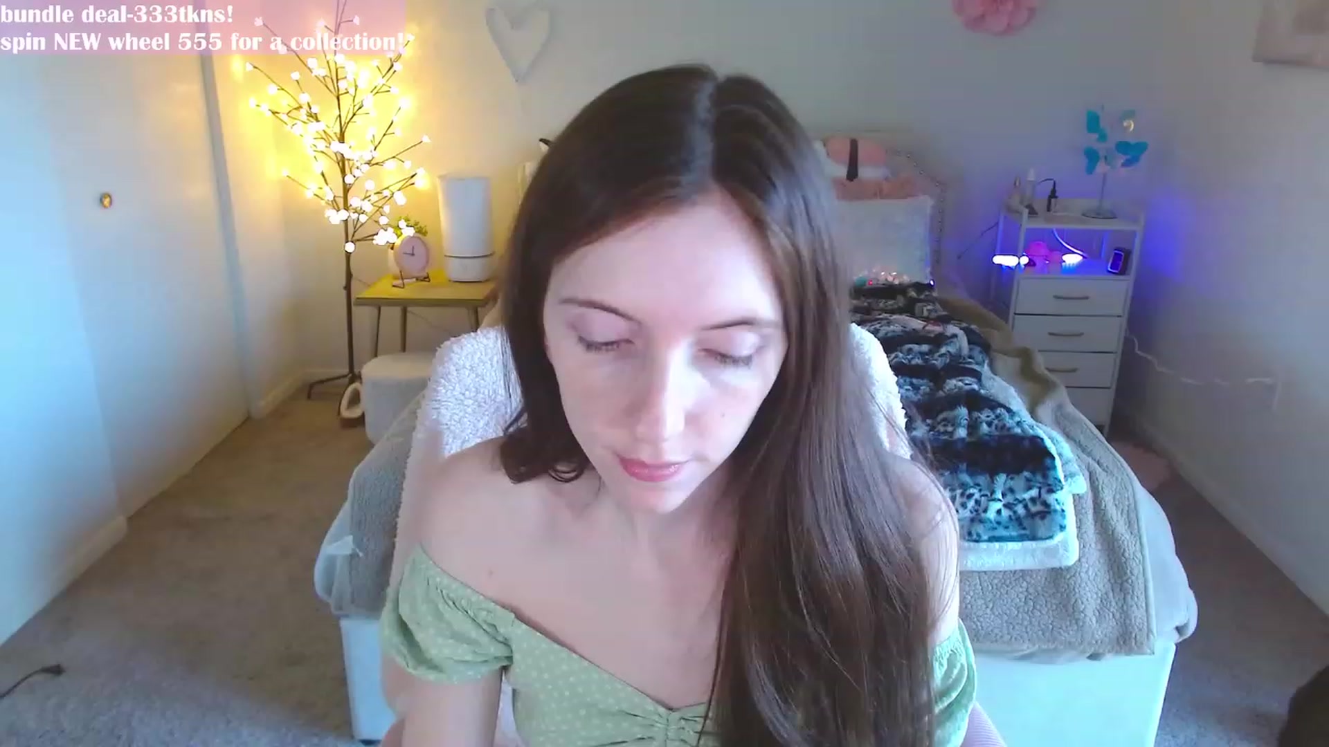 Gallery image thumbnail from MangoMae's myfreecams stream on, 02/27/2024, 17:50 image 15 of 20