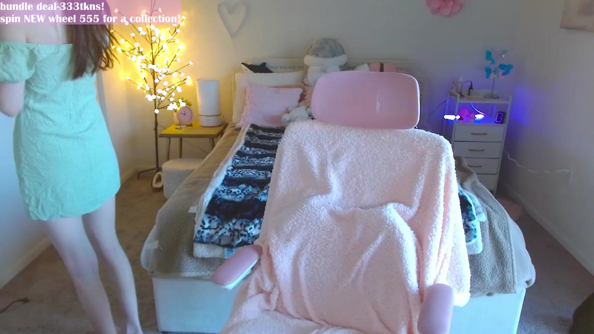 Gallery image thumbnail from MangoMae's myfreecams stream on, 02/27/2024, 17:50 image 18 of 20