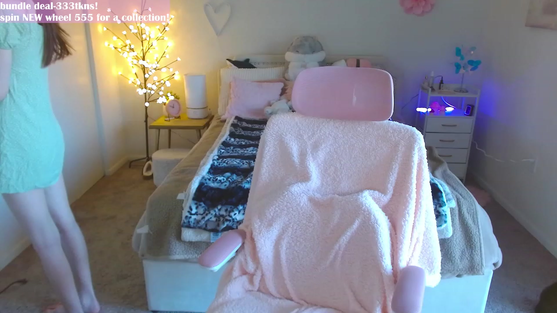 Gallery image thumbnail from MangoMae's myfreecams stream on, 02/27/2024, 17:50 image 19 of 20
