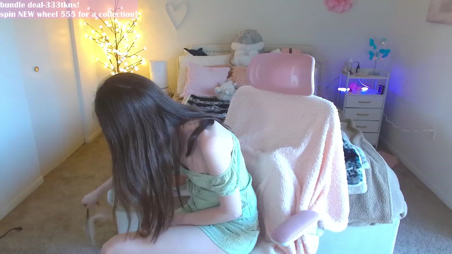 Gallery image thumbnail from MangoMae's myfreecams stream on, 02/27/2024, 17:50 image 12 of 20