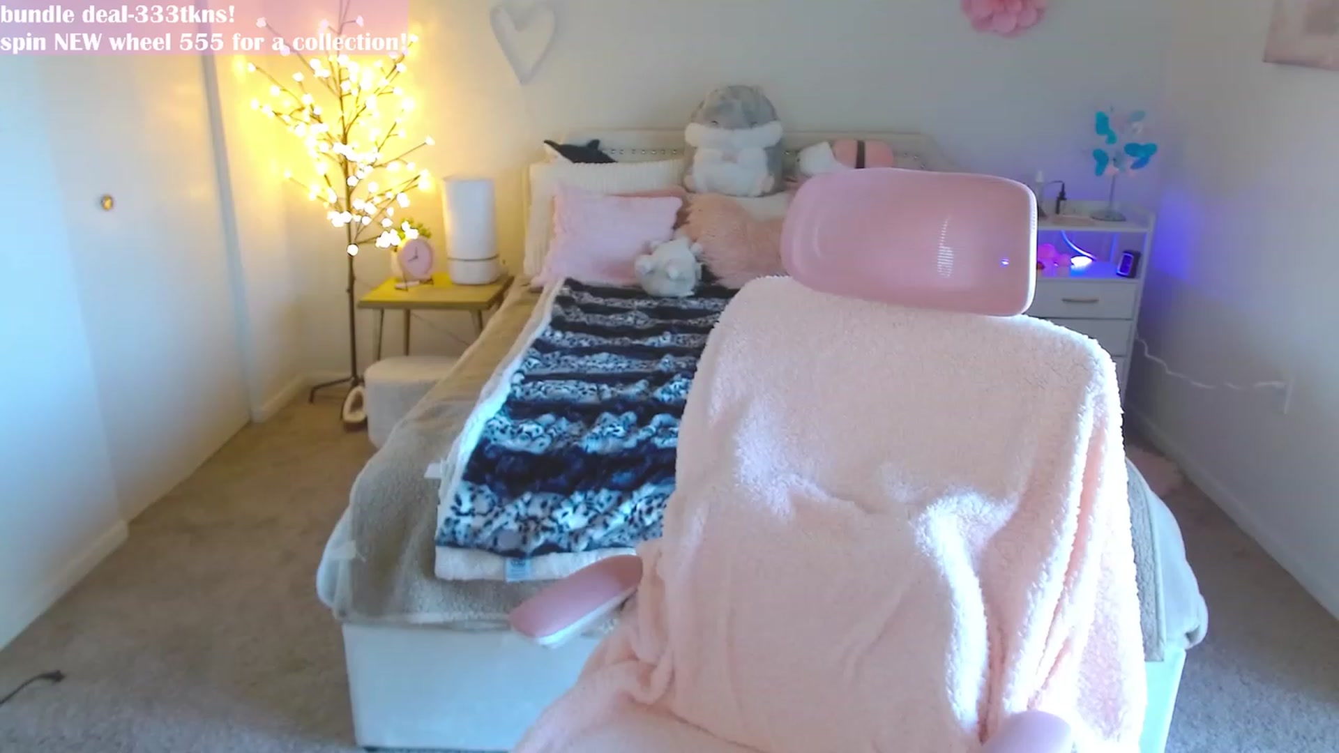 Gallery image thumbnail from MangoMae's myfreecams stream on, 02/27/2024, 17:50 image 6 of 20