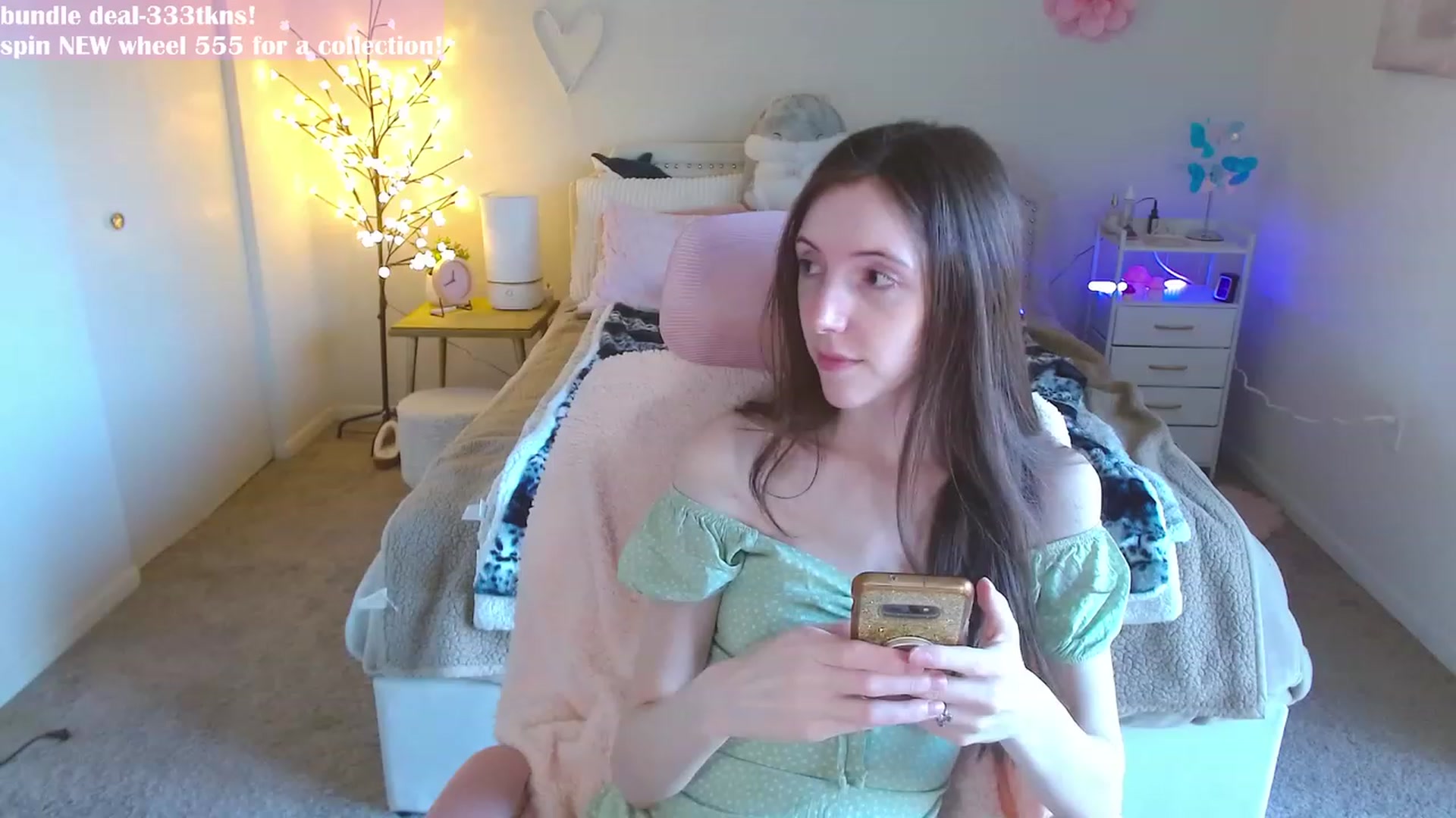 Gallery image thumbnail from MangoMae's myfreecams stream on, 02/27/2024, 17:50 image 5 of 20