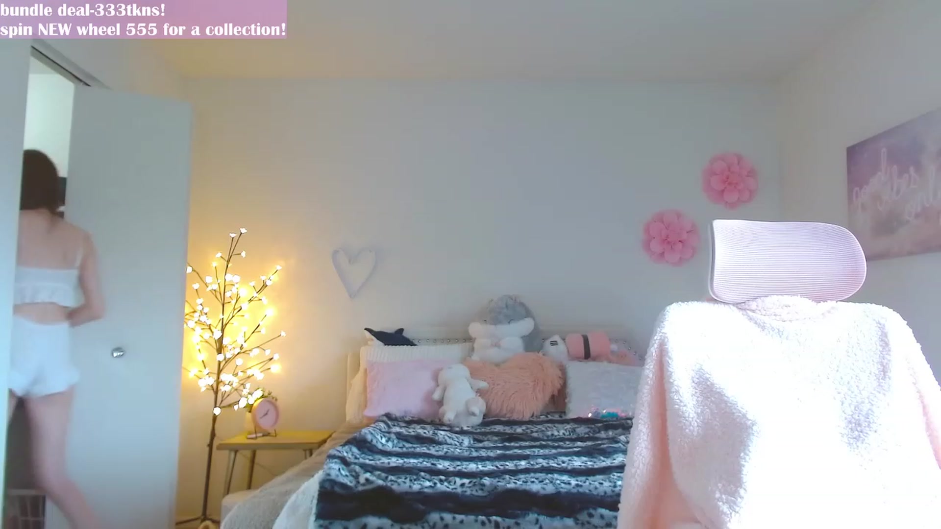 Gallery image thumbnail from MangoMae's myfreecams stream on, 03/01/2024, 20:29 image 6 of 20