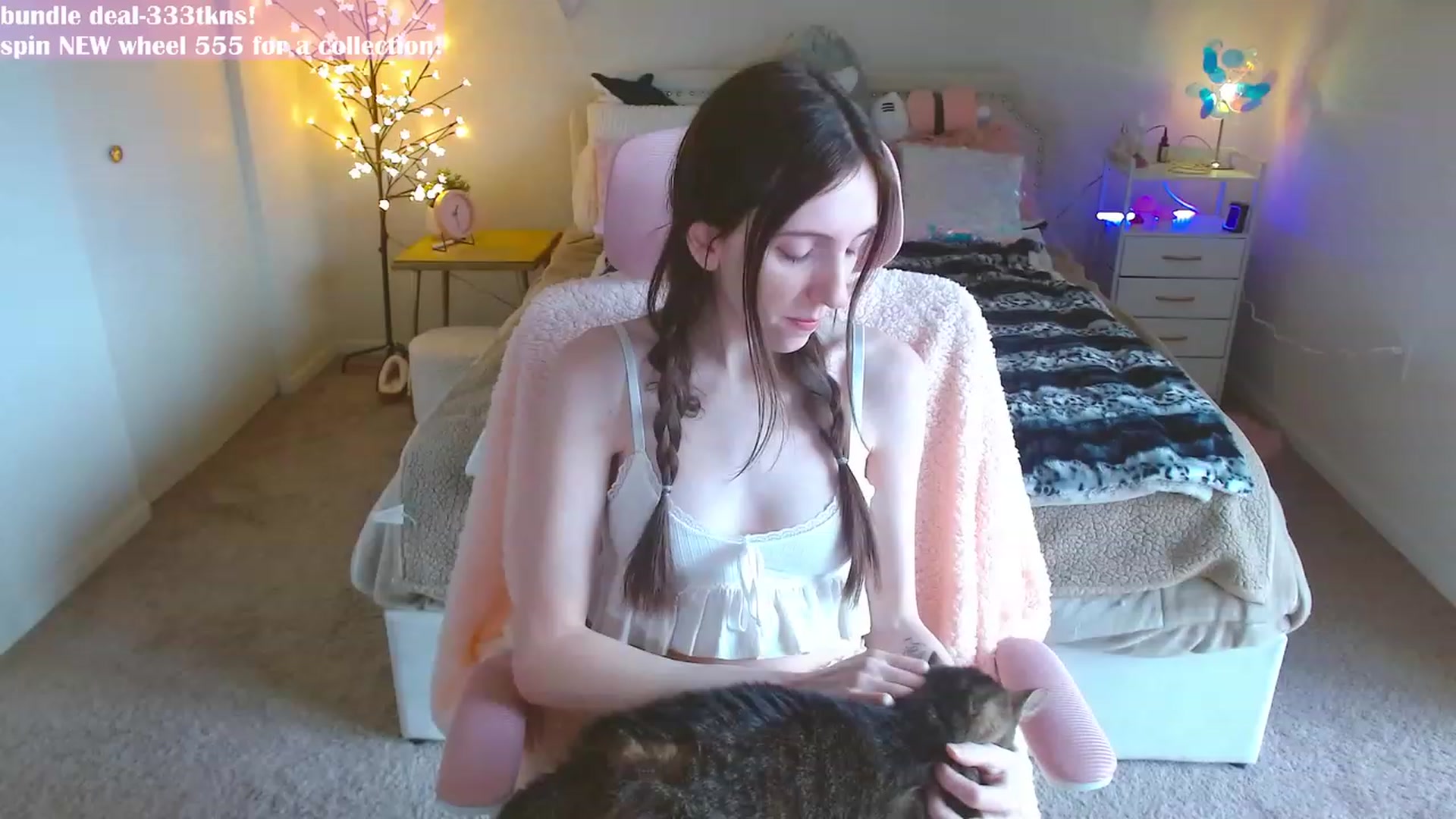 Gallery image thumbnail from MangoMae's myfreecams stream on, 03/01/2024, 20:29 image 4 of 20