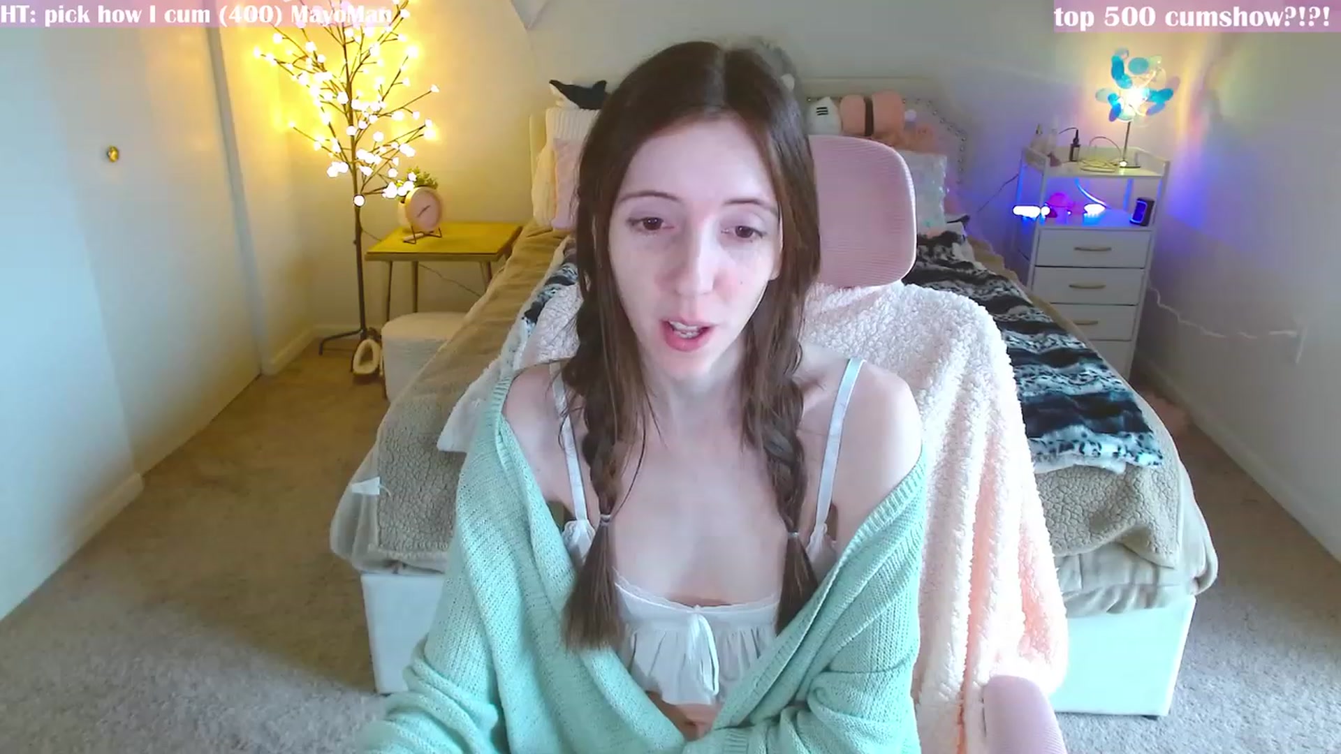 Gallery image thumbnail from MangoMae's myfreecams stream on, 03/01/2024, 20:29 image 16 of 20