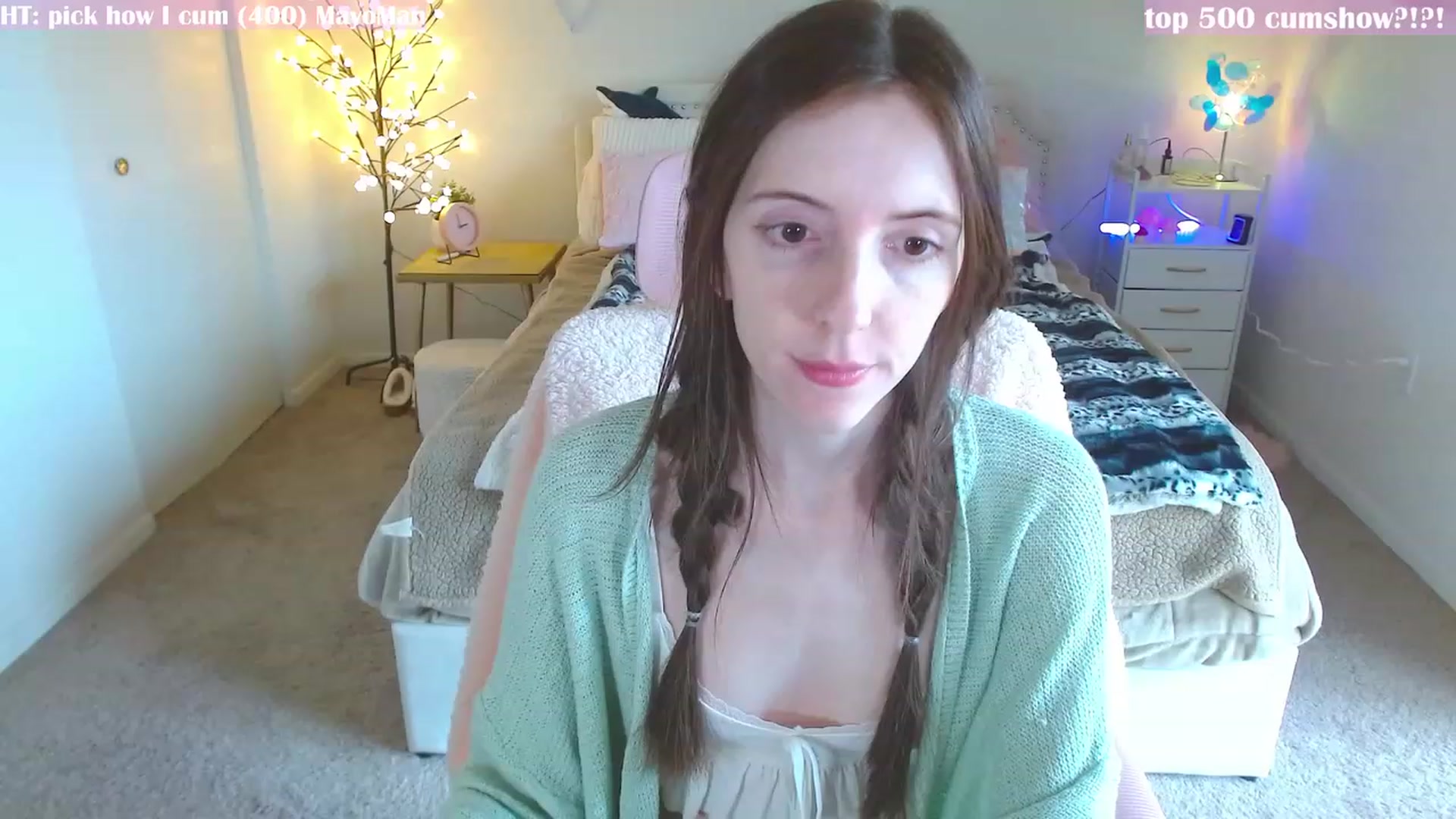 Gallery image thumbnail from MangoMae's myfreecams stream on, 03/01/2024, 20:29 image 19 of 20