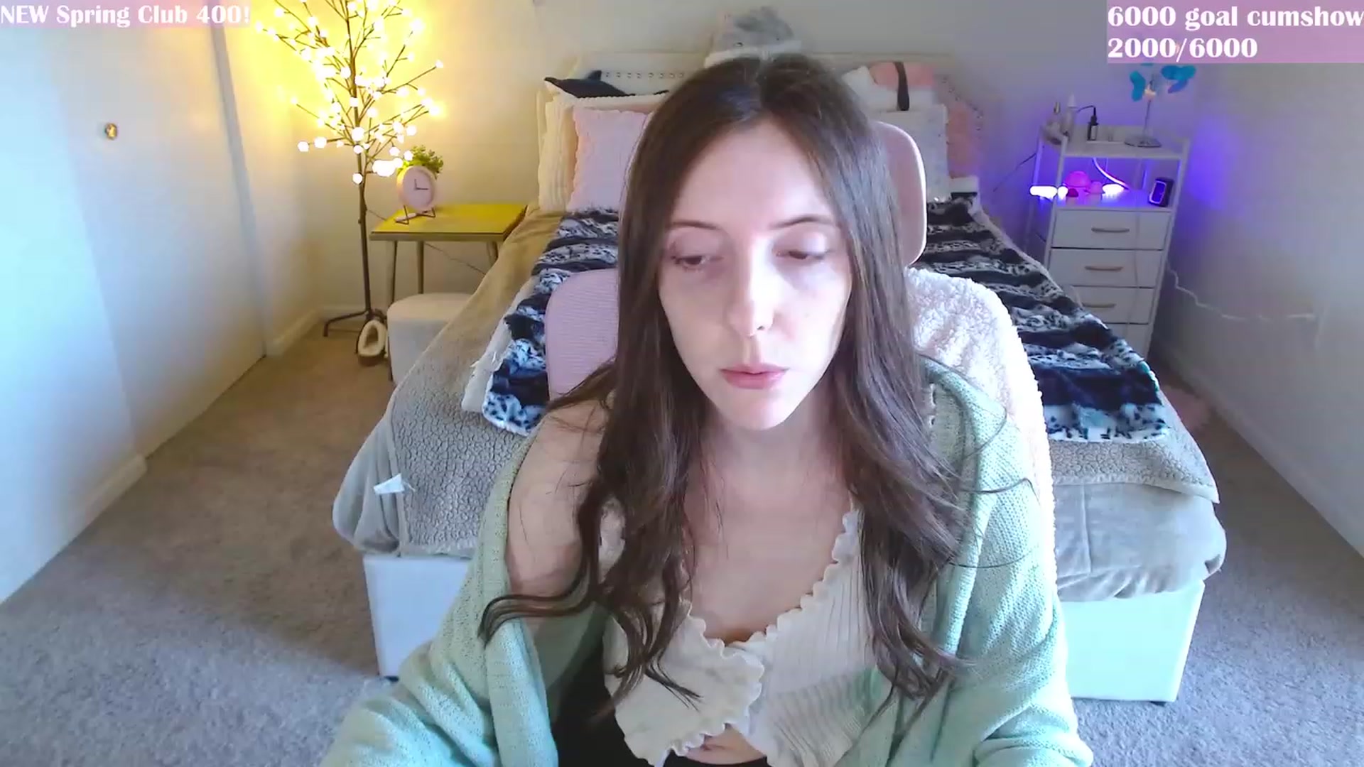 Gallery image thumbnail from MangoMae's myfreecams stream on, 03/03/2024, 17:34 image 17 of 20