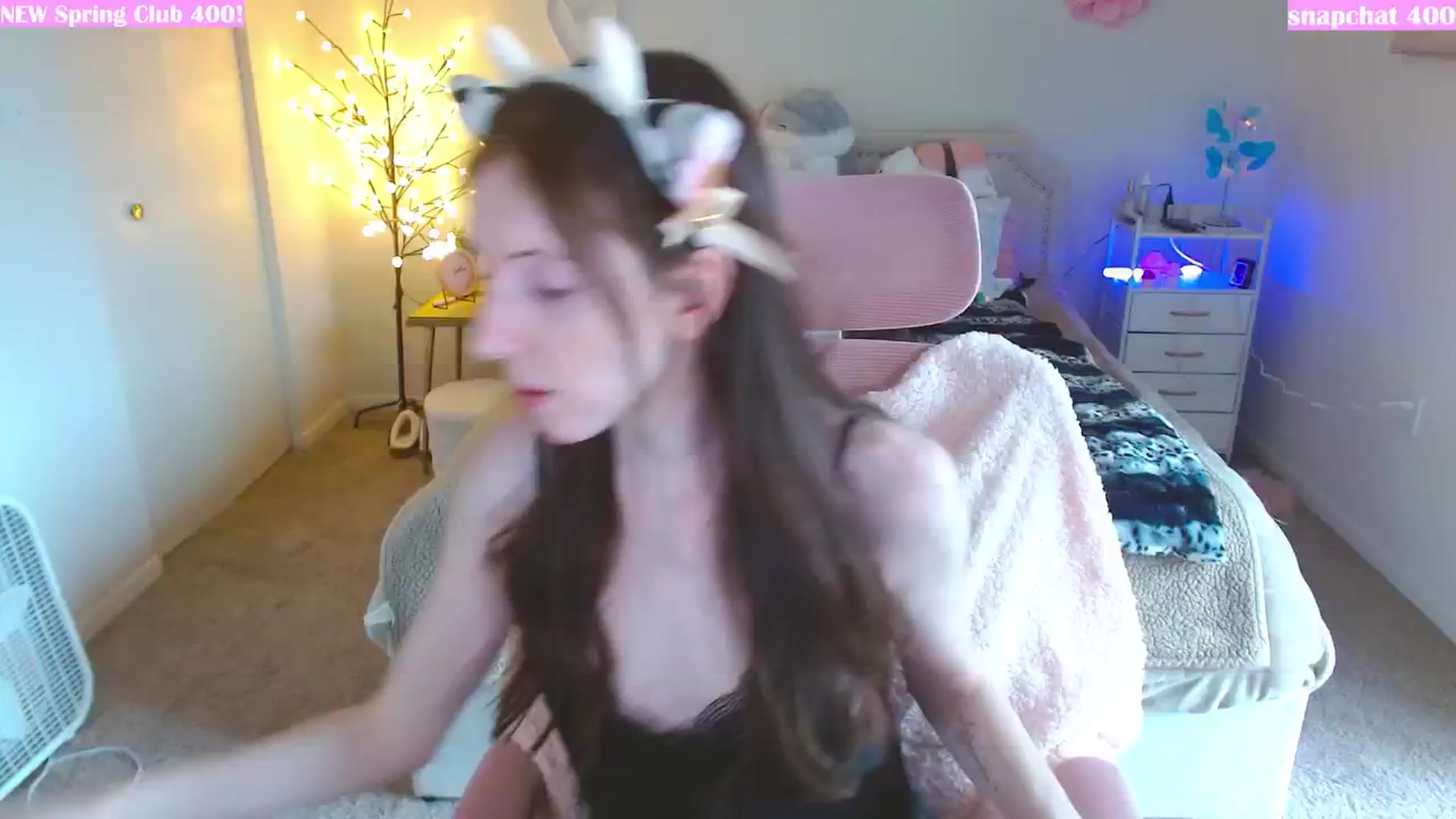 Gallery image thumbnail from MangoMae's myfreecams stream on, 03/05/2024, 19:44 image 6 of 20