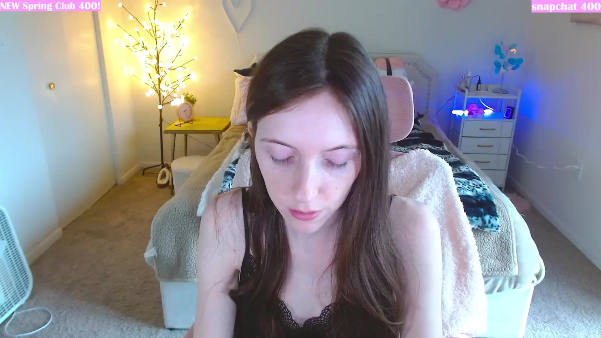 Gallery image thumbnail from MangoMae's myfreecams stream on, 03/05/2024, 19:44 image 13 of 20