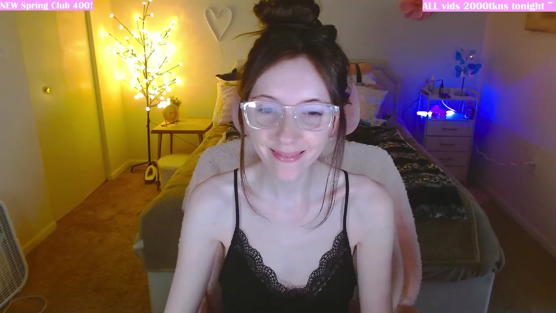Gallery image thumbnail from MangoMae's myfreecams stream on, 03/05/2024, 23:35 image 9 of 20