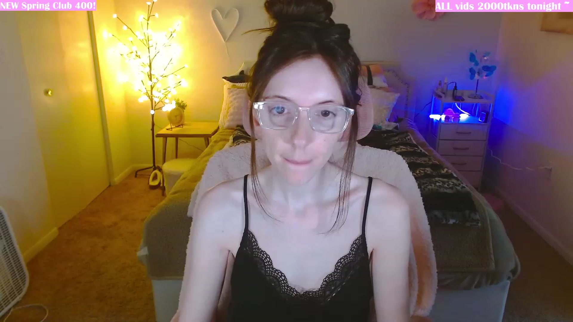 Gallery image thumbnail from MangoMae's myfreecams stream on, 03/05/2024, 23:35 image 8 of 20