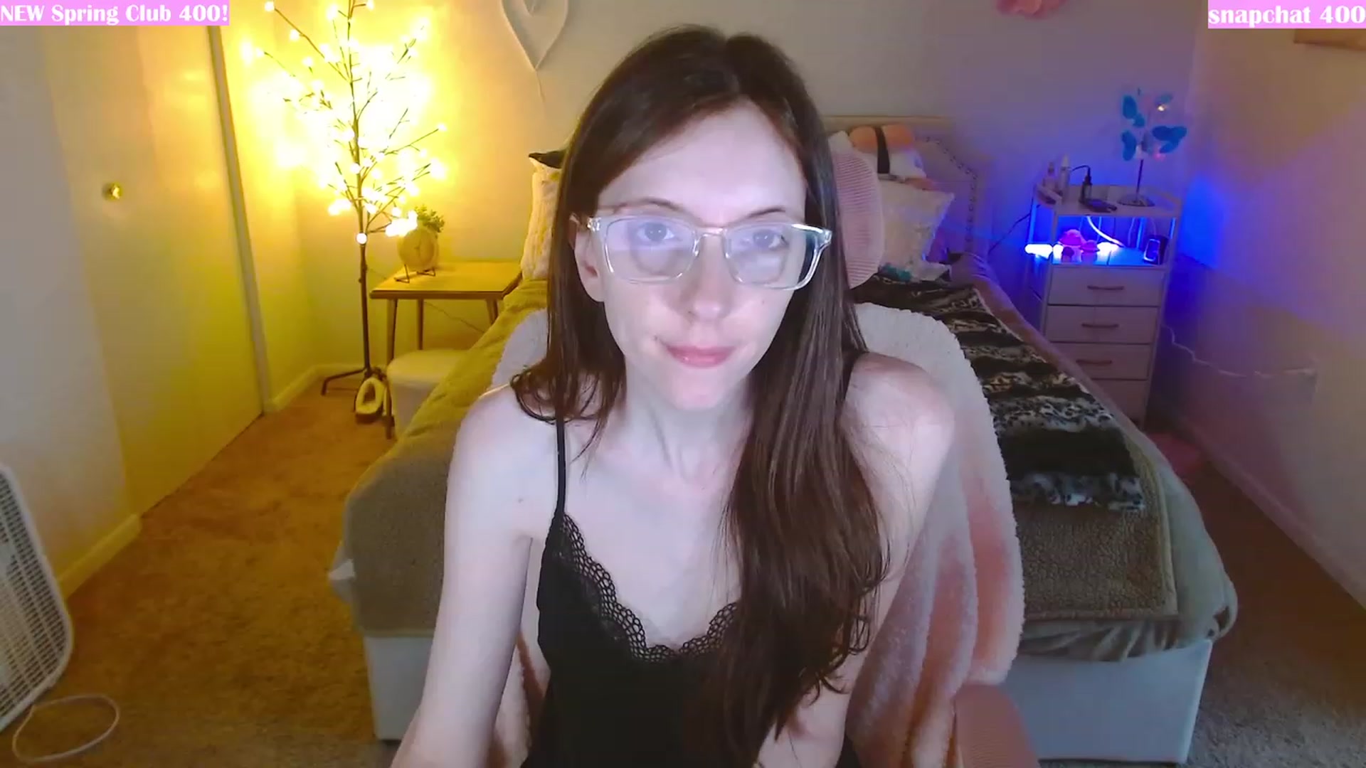 Gallery image thumbnail from MangoMae's myfreecams stream on, 03/05/2024, 23:35 image 3 of 20