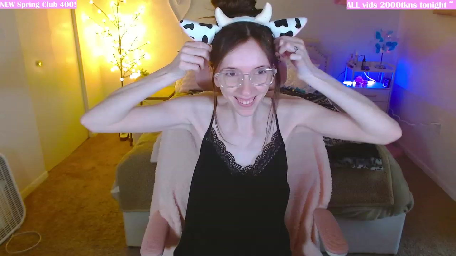 Gallery image thumbnail from MangoMae's myfreecams stream on, 03/05/2024, 23:35 image 16 of 20
