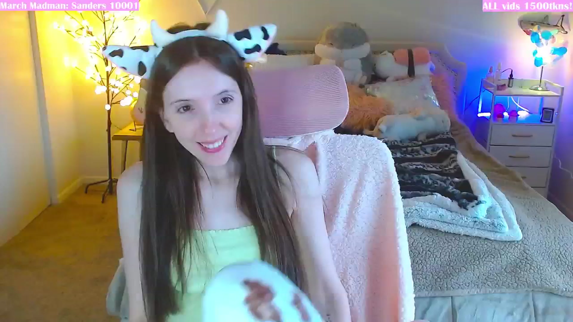 Gallery image thumbnail from MangoMae's myfreecams stream on, 03/17/2024, 15:51 image 14 of 20