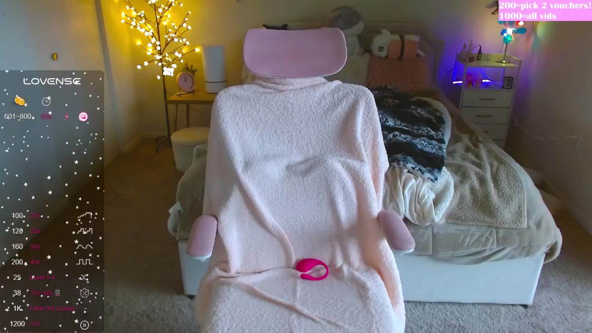 Gallery image thumbnail from MangoMae's myfreecams stream on, 03/31/2024, 18:35 image 10 of 20