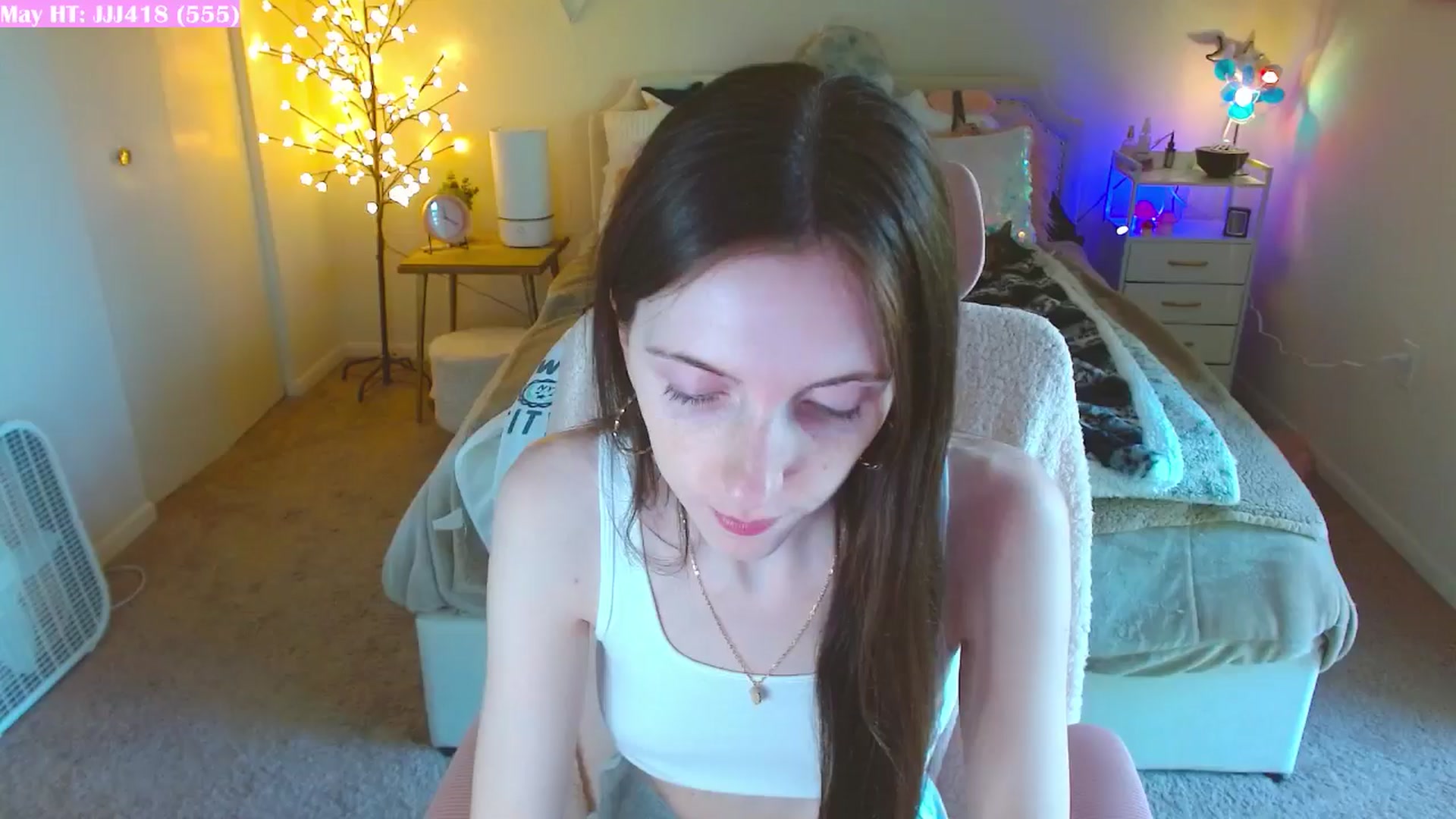 Gallery image thumbnail from MangoMae's myfreecams stream on, 05/02/2024, 16:33 image 10 of 20