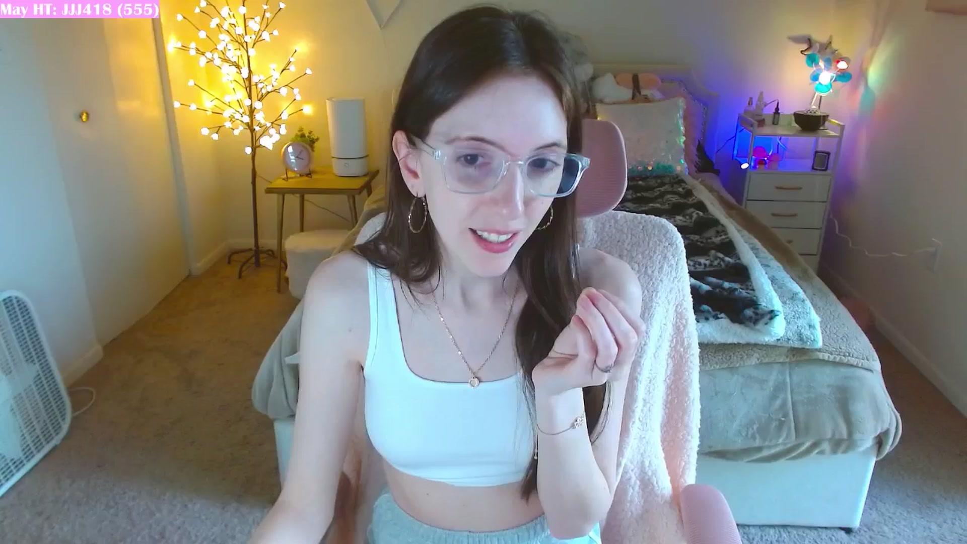 Gallery image thumbnail from MangoMae's myfreecams stream on, 05/02/2024, 20:38 image 7 of 20