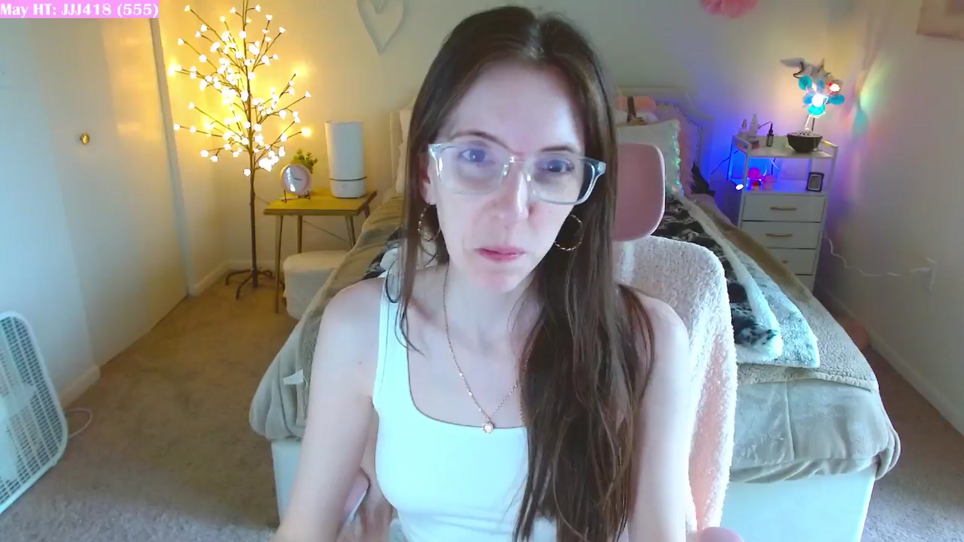 Gallery image thumbnail from MangoMae's myfreecams stream on, 05/02/2024, 20:38 image 1 of 20