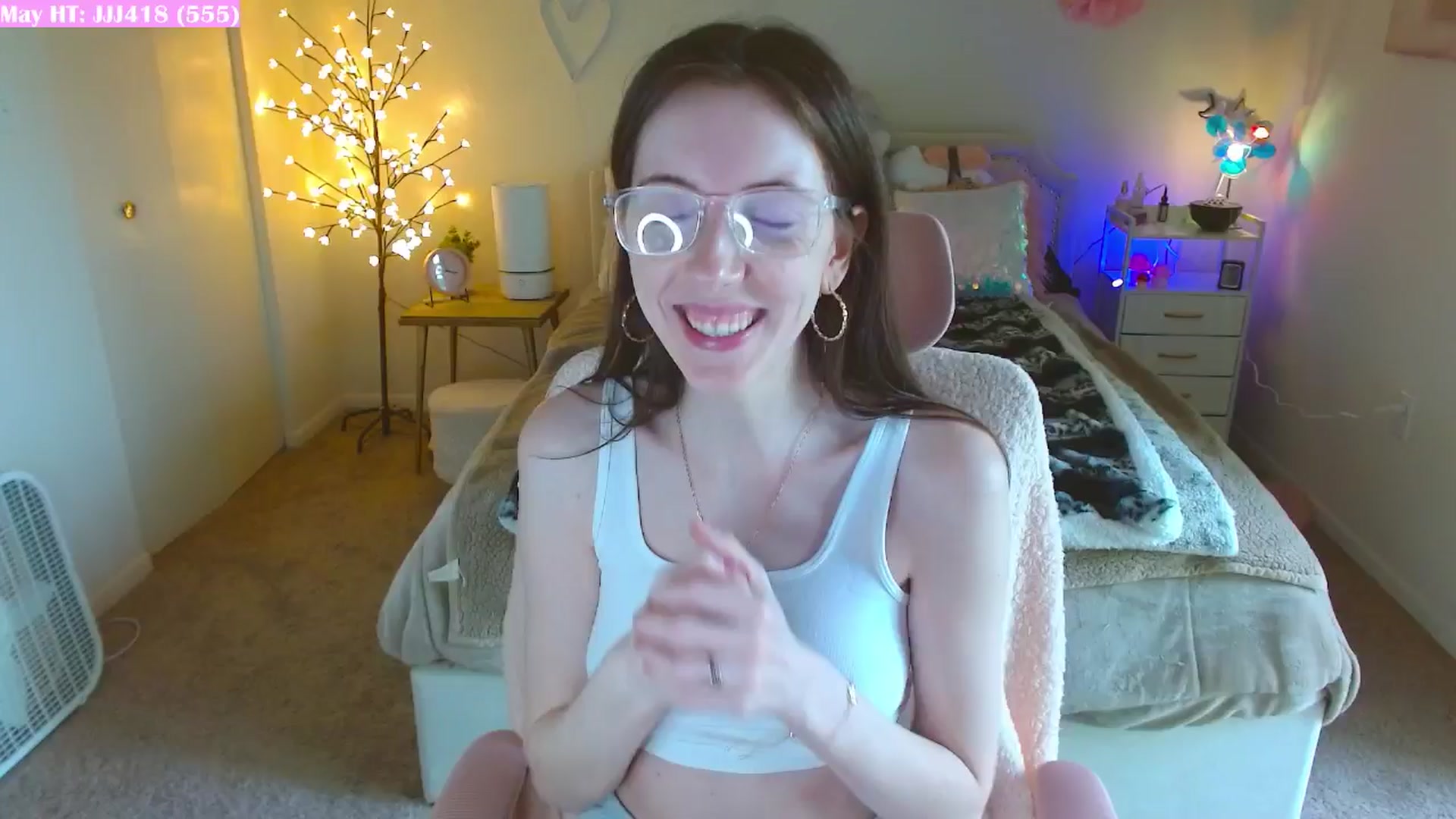 Gallery image thumbnail from MangoMae's myfreecams stream on, 05/02/2024, 20:38 image 2 of 20