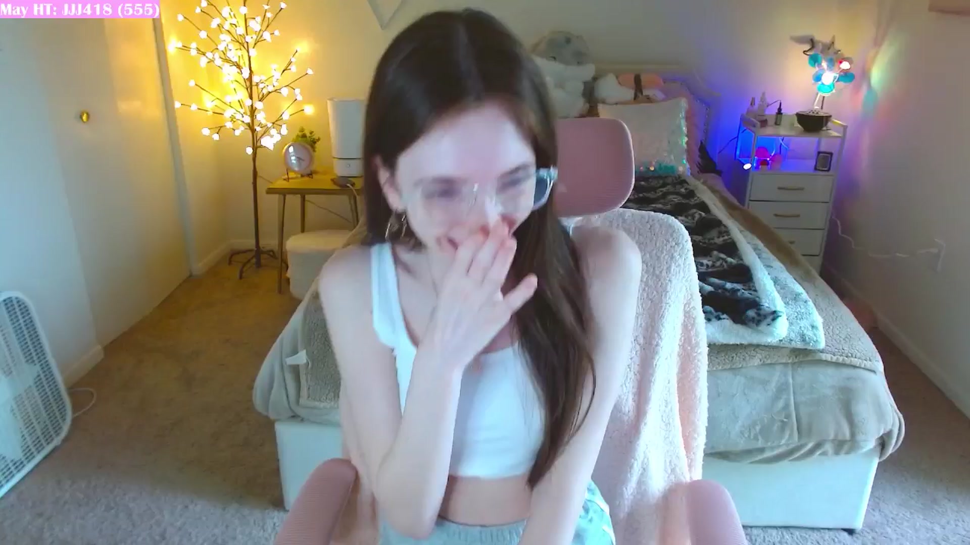 Gallery image thumbnail from MangoMae's myfreecams stream on, 05/02/2024, 20:38 image 17 of 20