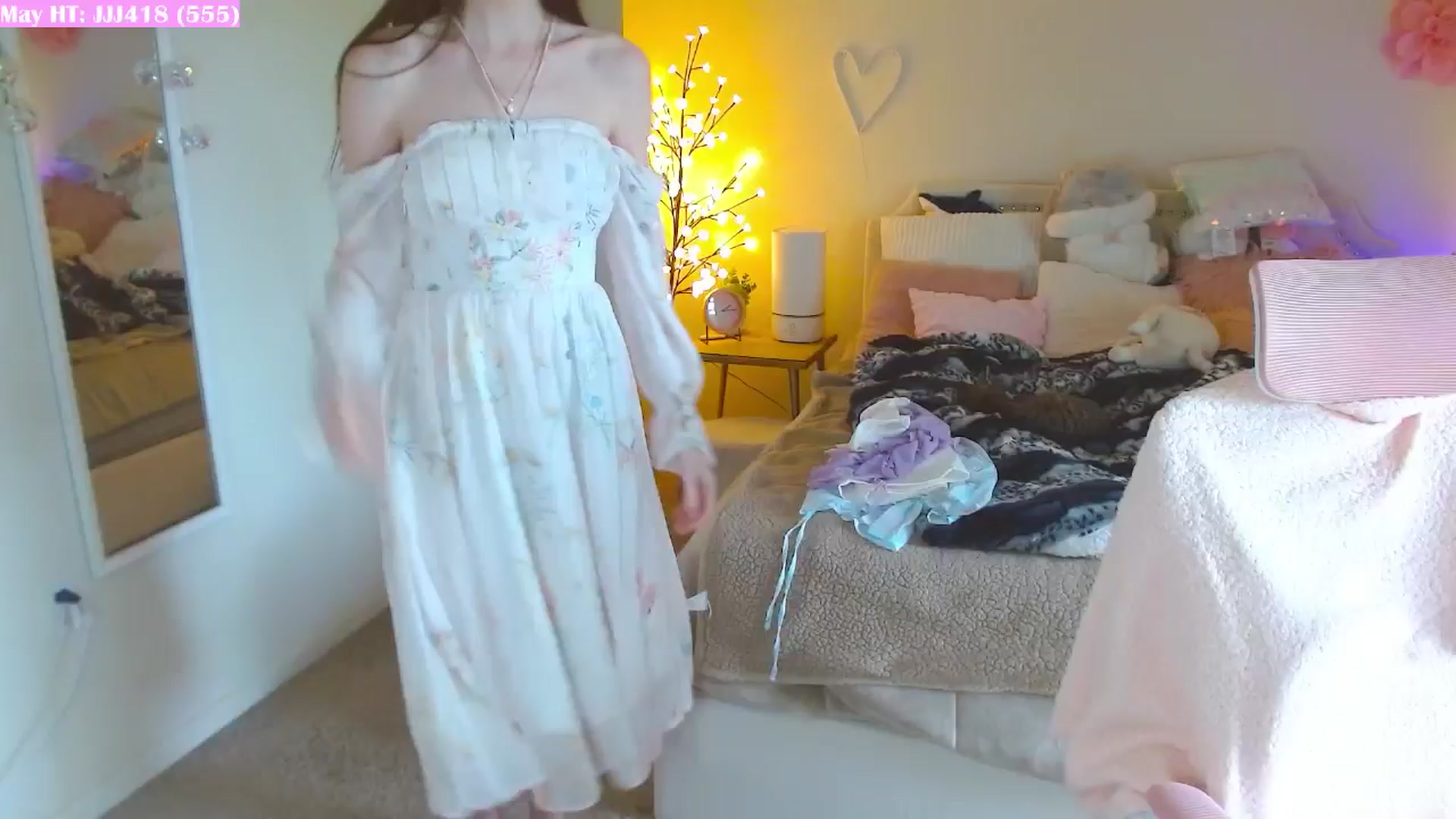Gallery image thumbnail from MangoMae's myfreecams stream on, 05/03/2024, 18:47 image 13 of 20