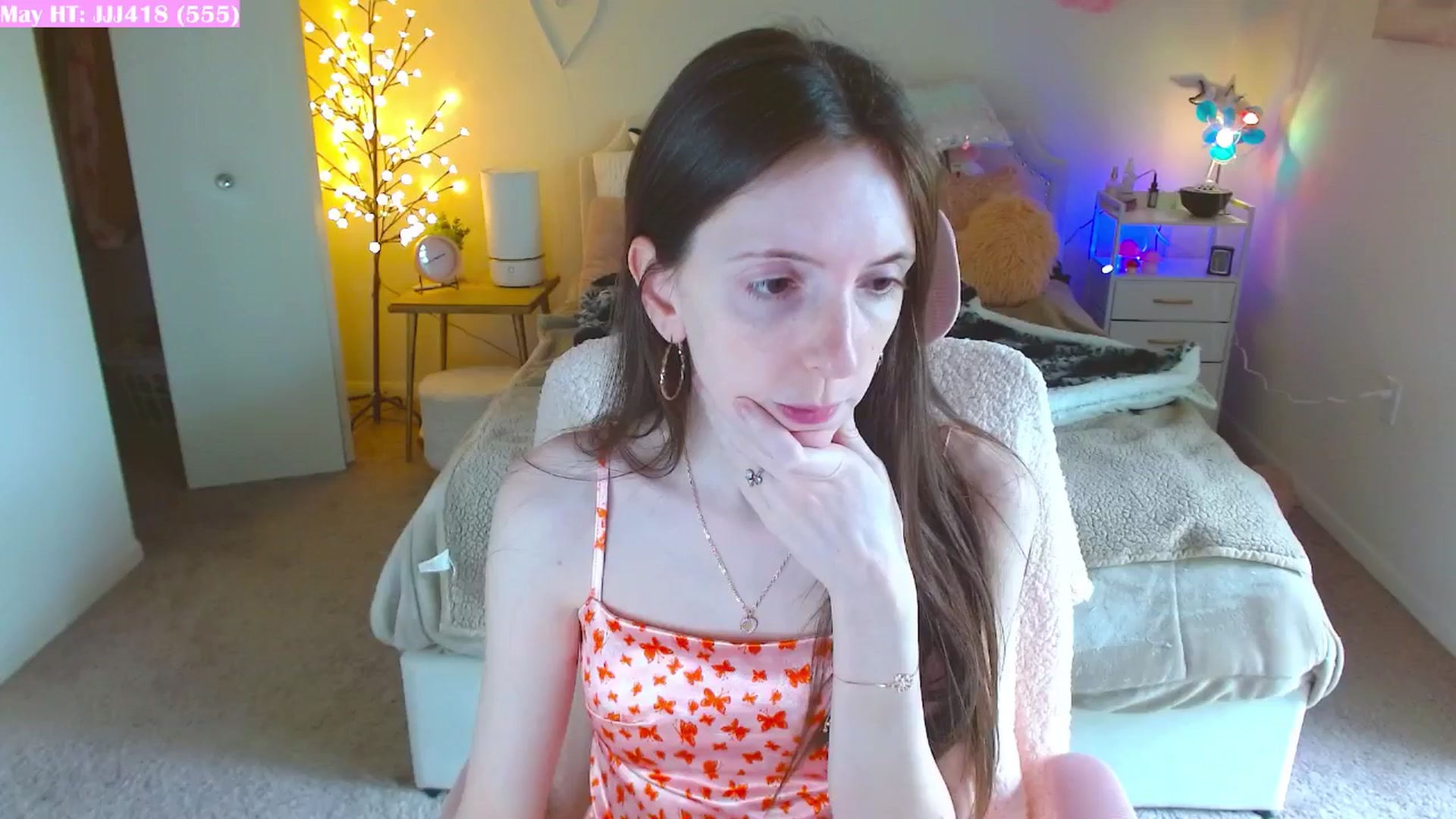 Gallery image thumbnail from MangoMae's myfreecams stream on, 05/03/2024, 18:47 image 20 of 20