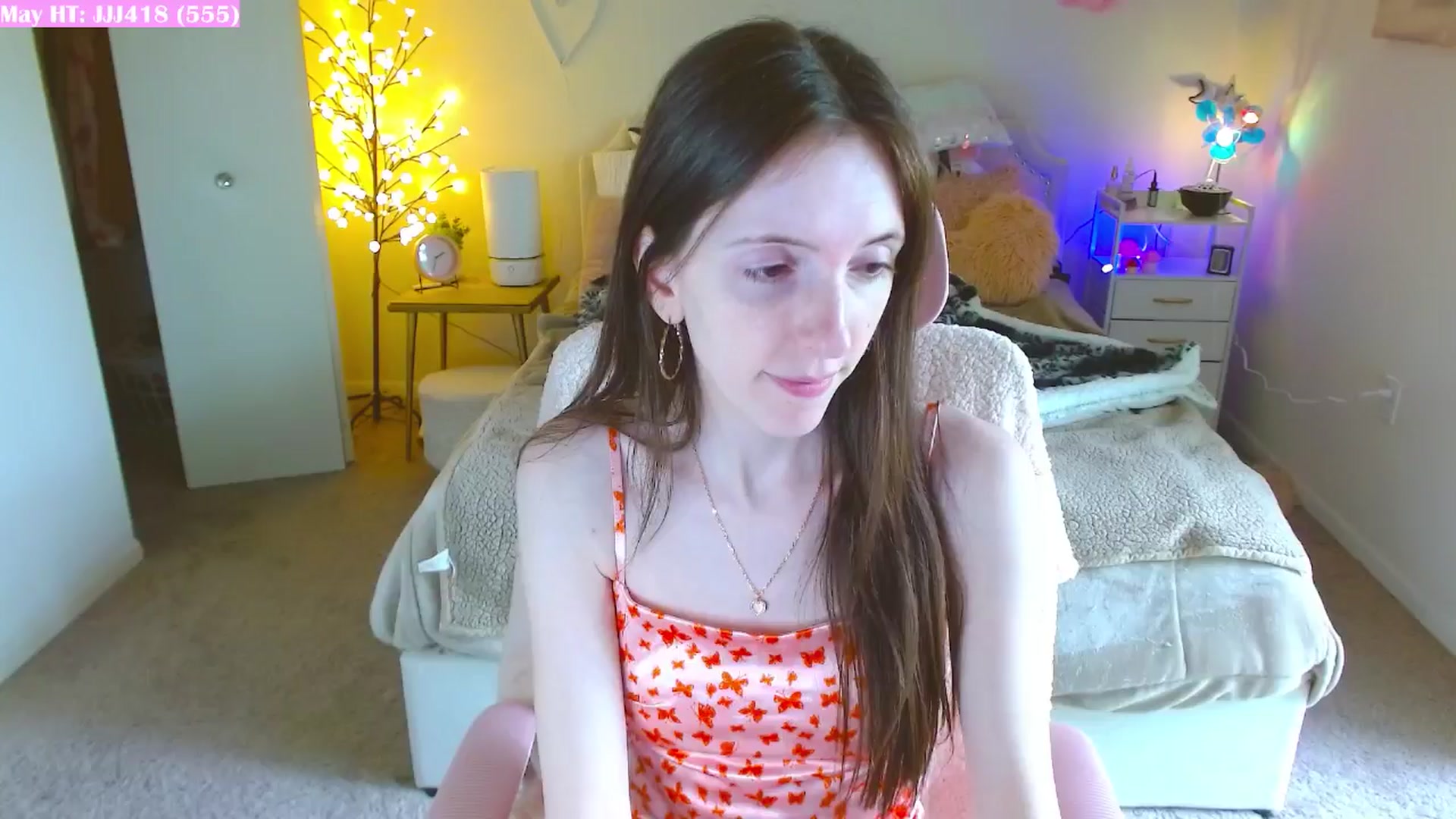Gallery image thumbnail from MangoMae's myfreecams stream on, 05/03/2024, 18:47 image 18 of 20