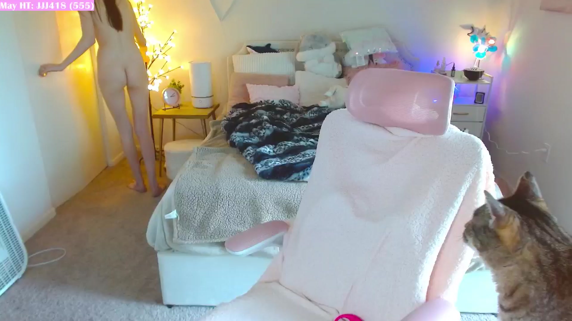 Gallery image thumbnail from MangoMae's myfreecams stream on, 05/03/2024, 19:19 image 5 of 20