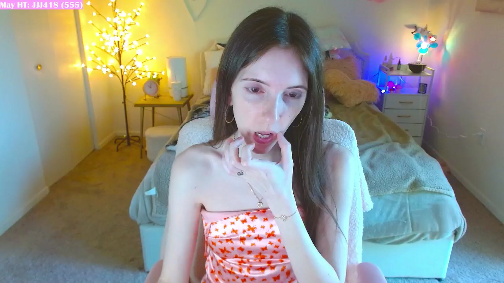 Gallery image thumbnail from MangoMae's myfreecams stream on, 05/04/2024, 15:37 image 8 of 20