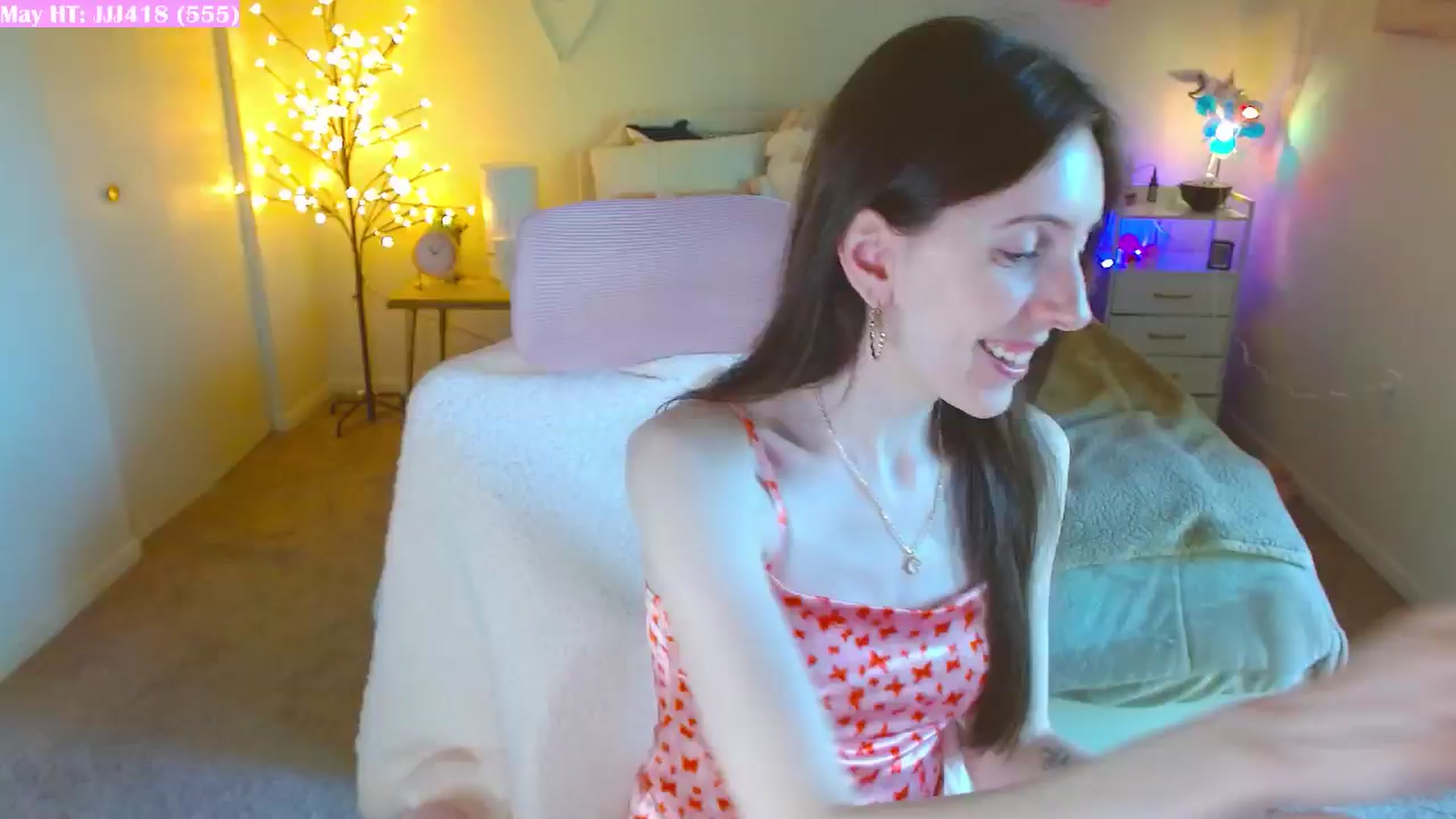Gallery image thumbnail from MangoMae's myfreecams stream on, 05/04/2024, 15:37 image 11 of 20