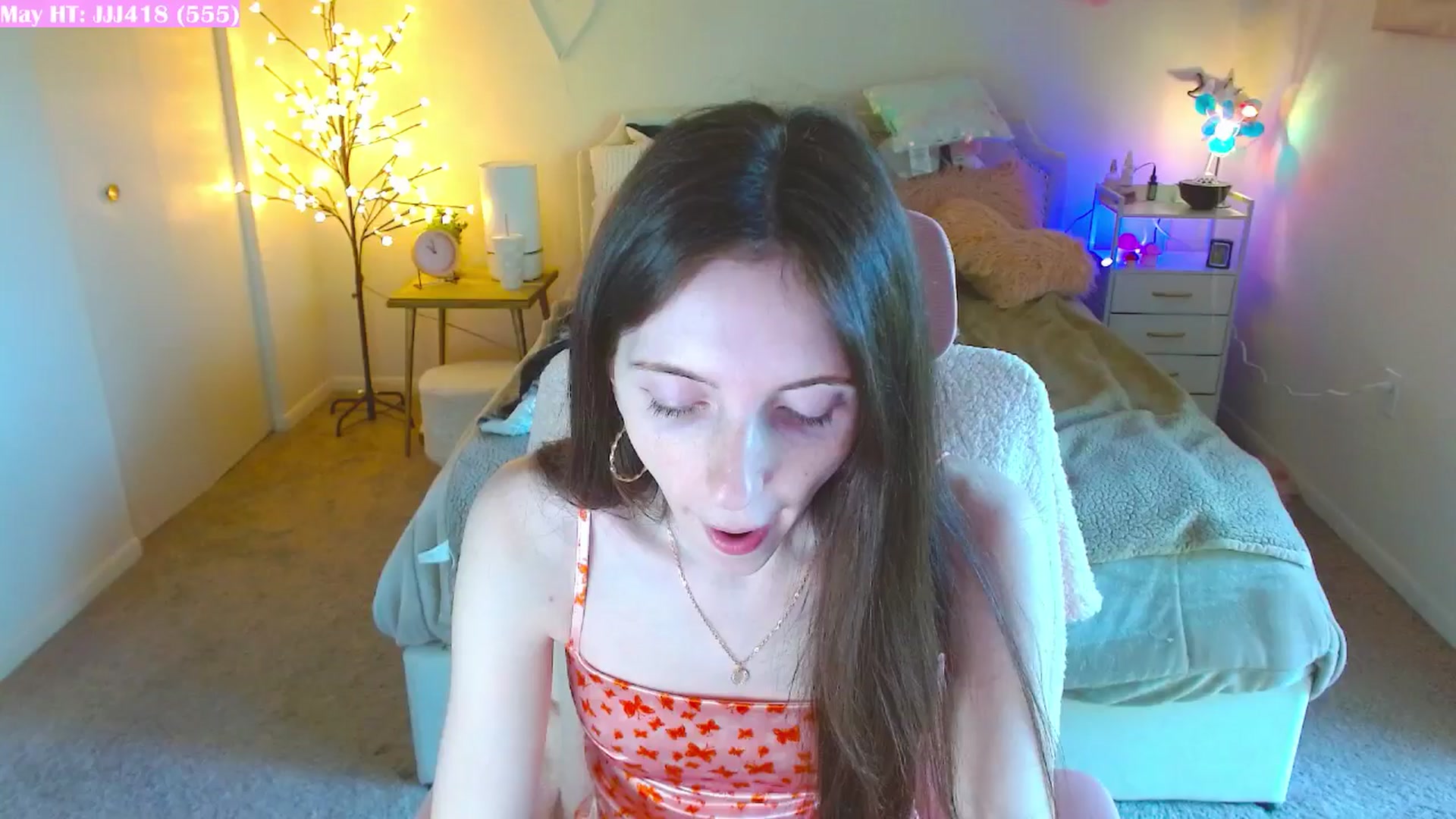 Gallery image thumbnail from MangoMae's myfreecams stream on, 05/04/2024, 15:37 image 7 of 20