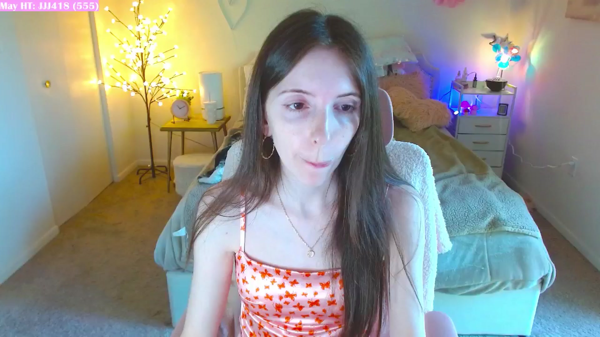 Gallery image thumbnail from MangoMae's myfreecams stream on, 05/04/2024, 15:37 image 12 of 20