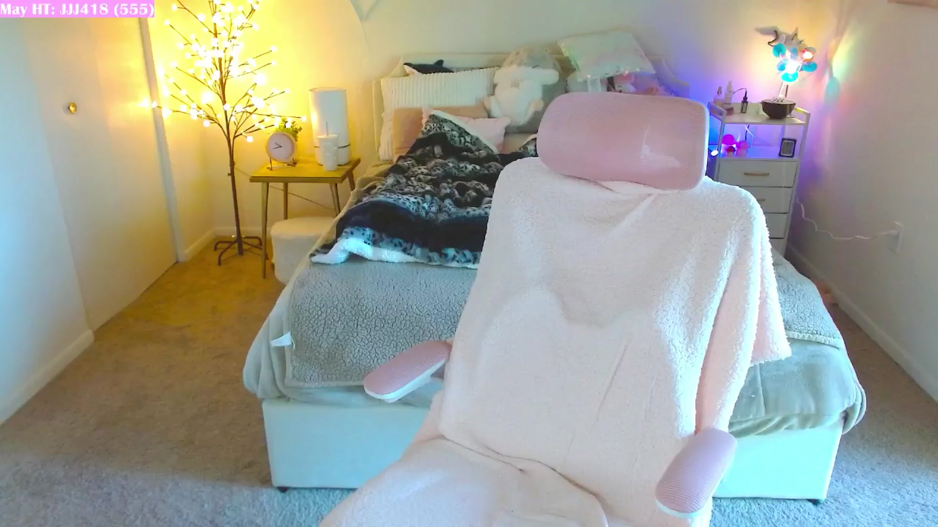 Gallery image thumbnail from MangoMae's myfreecams stream on, 05/04/2024, 15:37 image 1 of 20