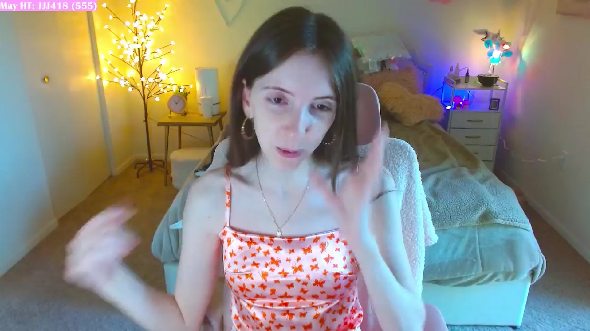 Gallery image thumbnail from MangoMae's myfreecams stream on, 05/04/2024, 15:37 image 10 of 20