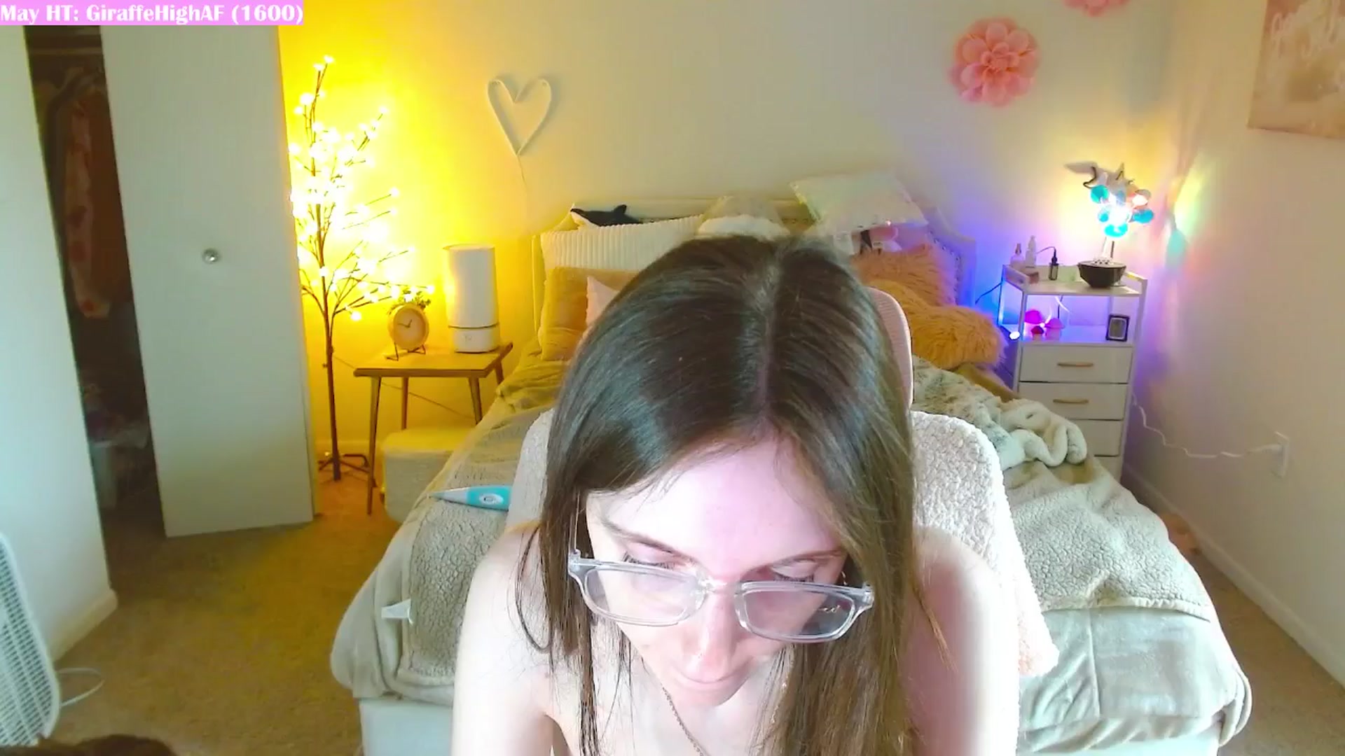 Gallery image thumbnail from MangoMae's myfreecams stream on, 05/05/2024, 18:02 image 3 of 20