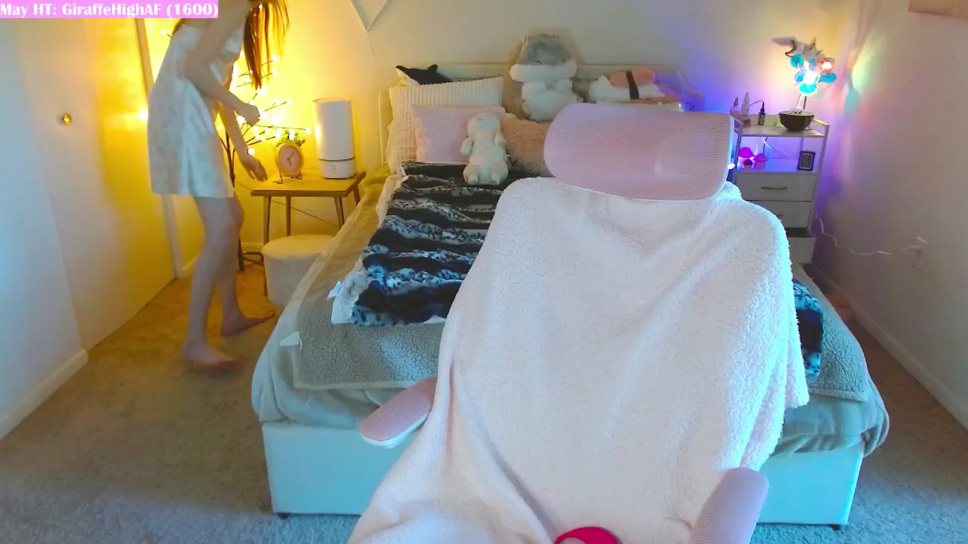 Gallery image thumbnail from MangoMae's myfreecams stream on, 05/08/2024, 23:10 image 3 of 20