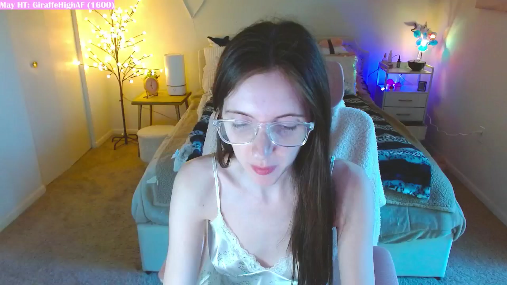 Gallery image thumbnail from MangoMae's myfreecams stream on, 05/08/2024, 23:10 image 1 of 20
