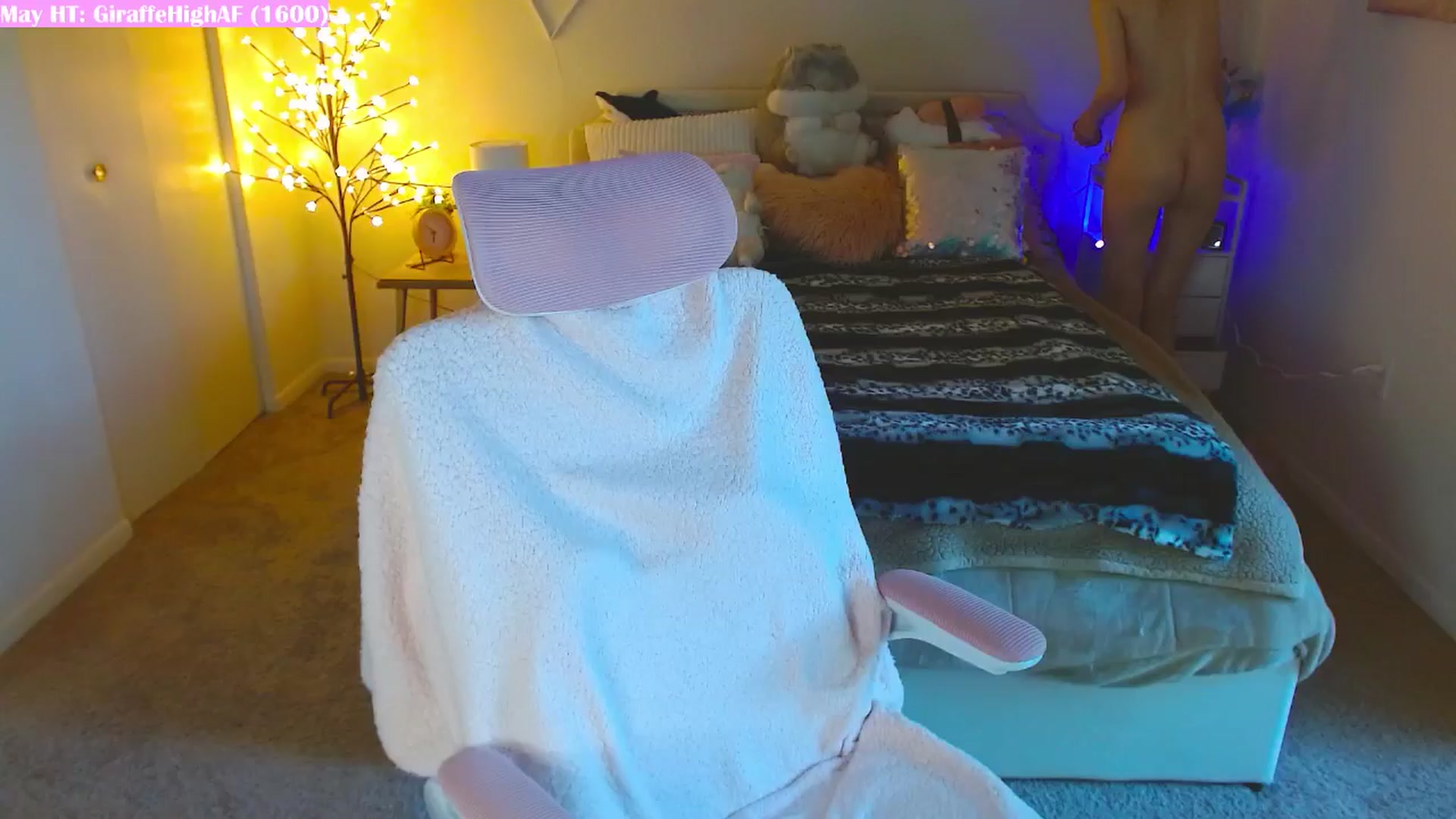 Gallery image thumbnail from MangoMae's myfreecams stream on, 05/08/2024, 23:10 image 16 of 20