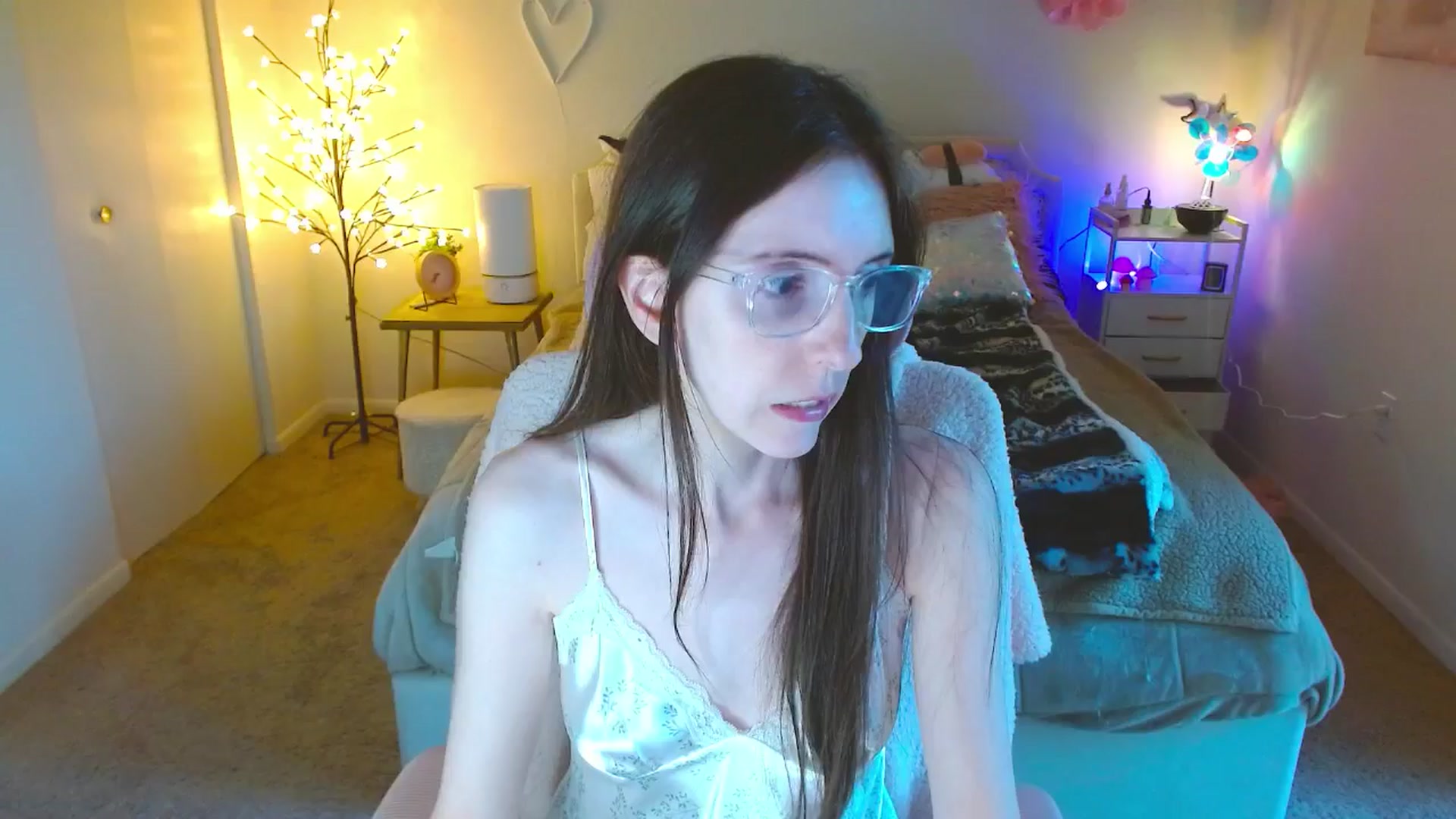 Gallery image thumbnail from MangoMae's myfreecams stream on, 05/09/2024, 24:10 image 2 of 20
