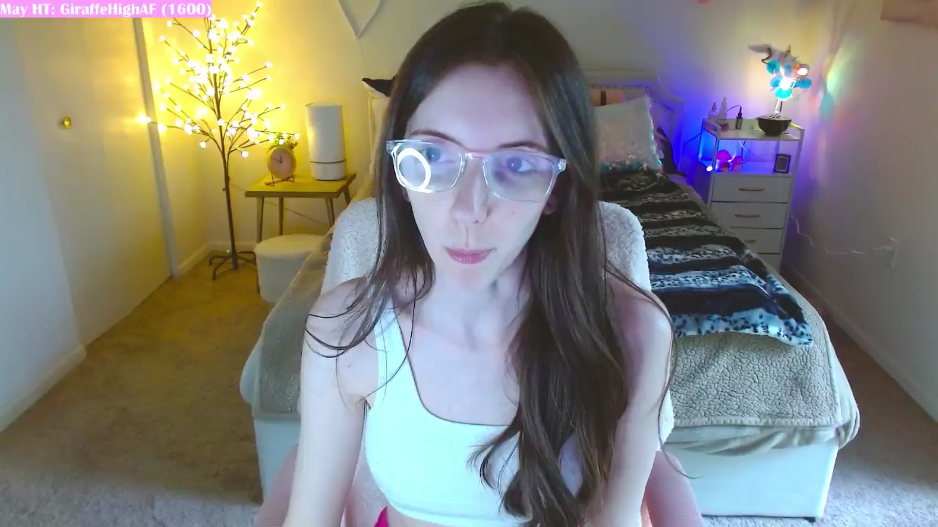 Gallery image thumbnail from MangoMae's myfreecams stream on, 05/11/2024, 17:15 image 10 of 20