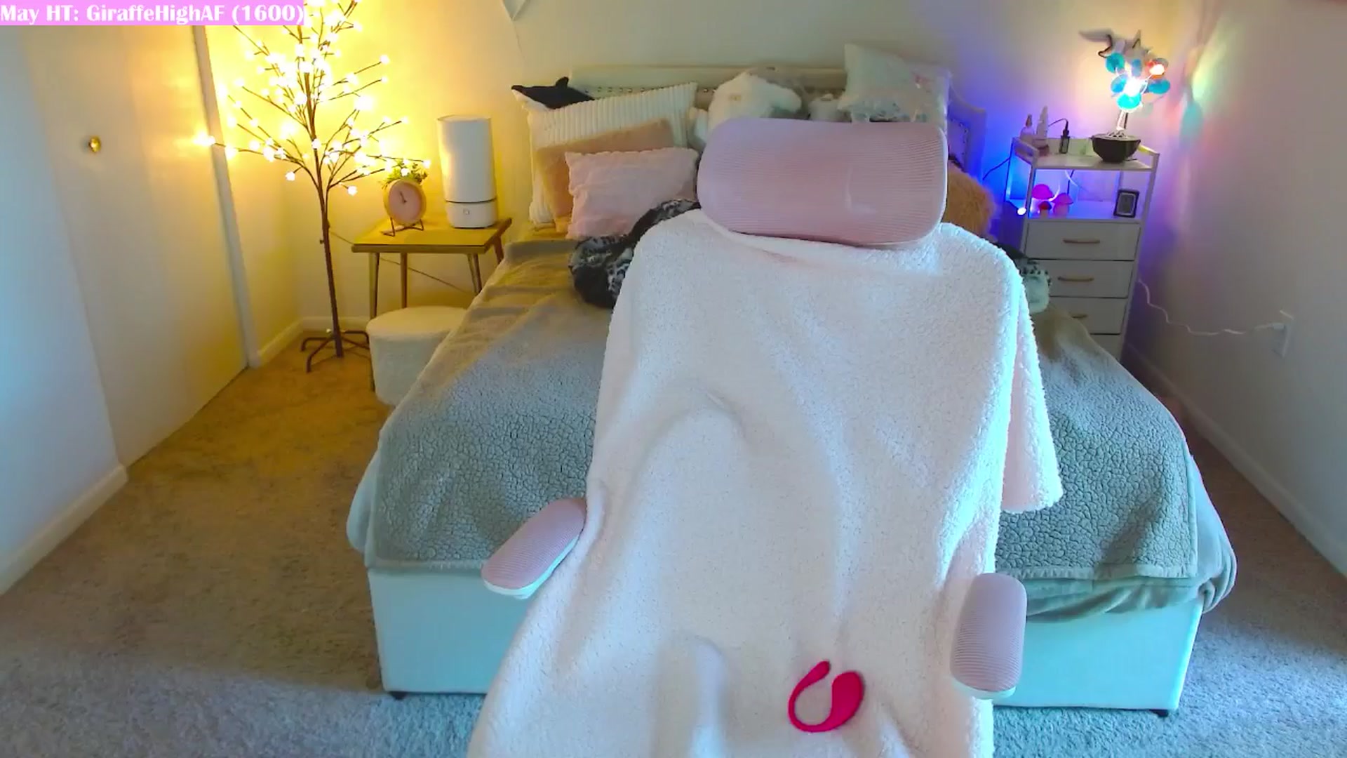 Gallery image thumbnail from MangoMae's myfreecams stream on, 05/12/2024, 18:06 image 1 of 20
