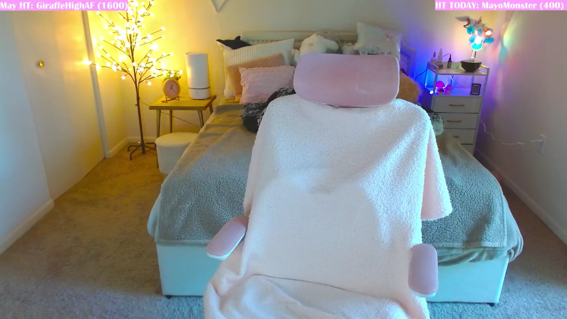 Gallery image thumbnail from MangoMae's myfreecams stream on, 05/12/2024, 18:06 image 14 of 20
